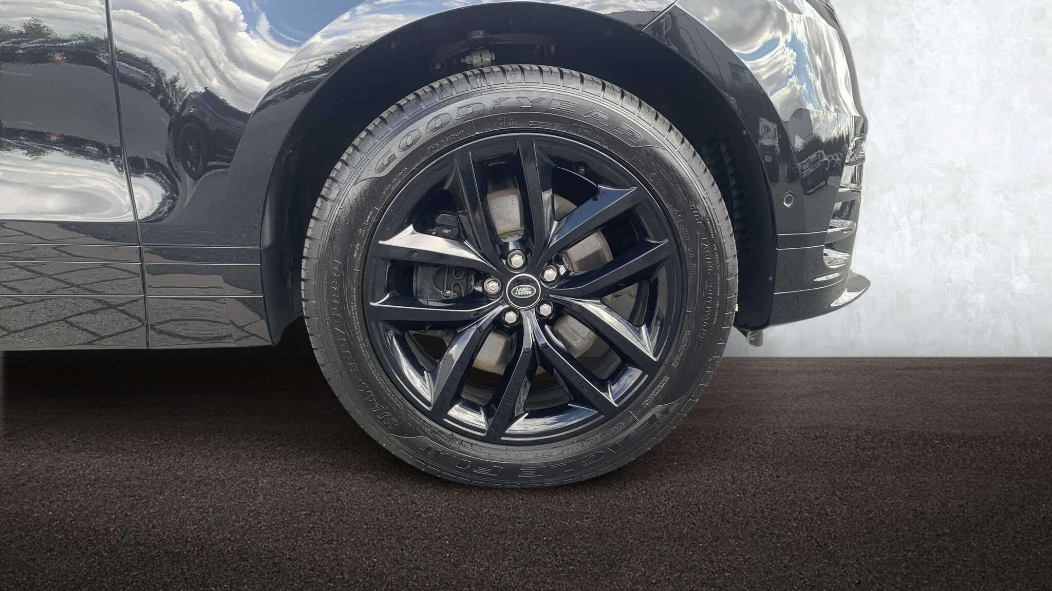 Land Rover Range Rover Velar view 8