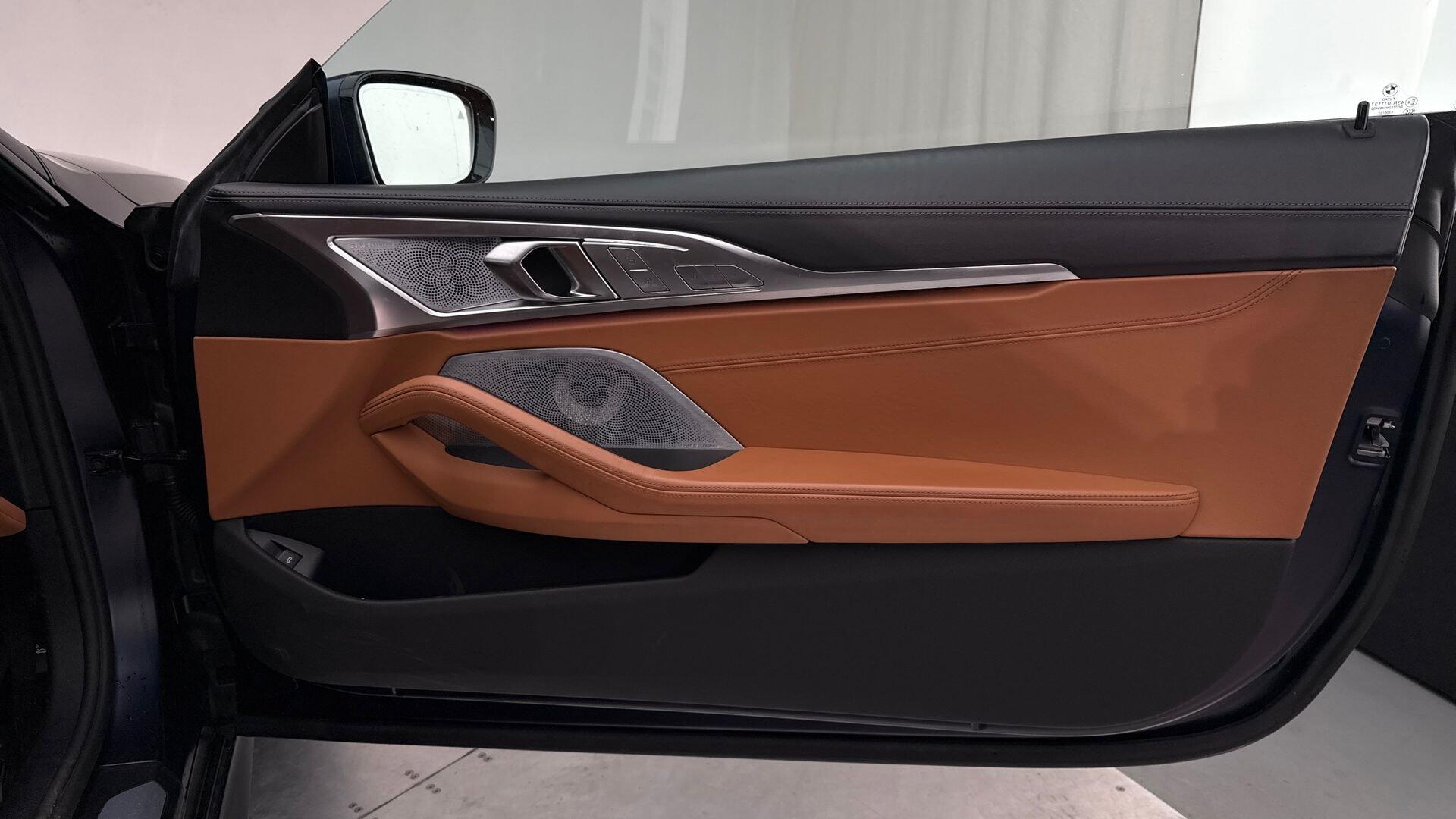BMW 8 Series view 21
