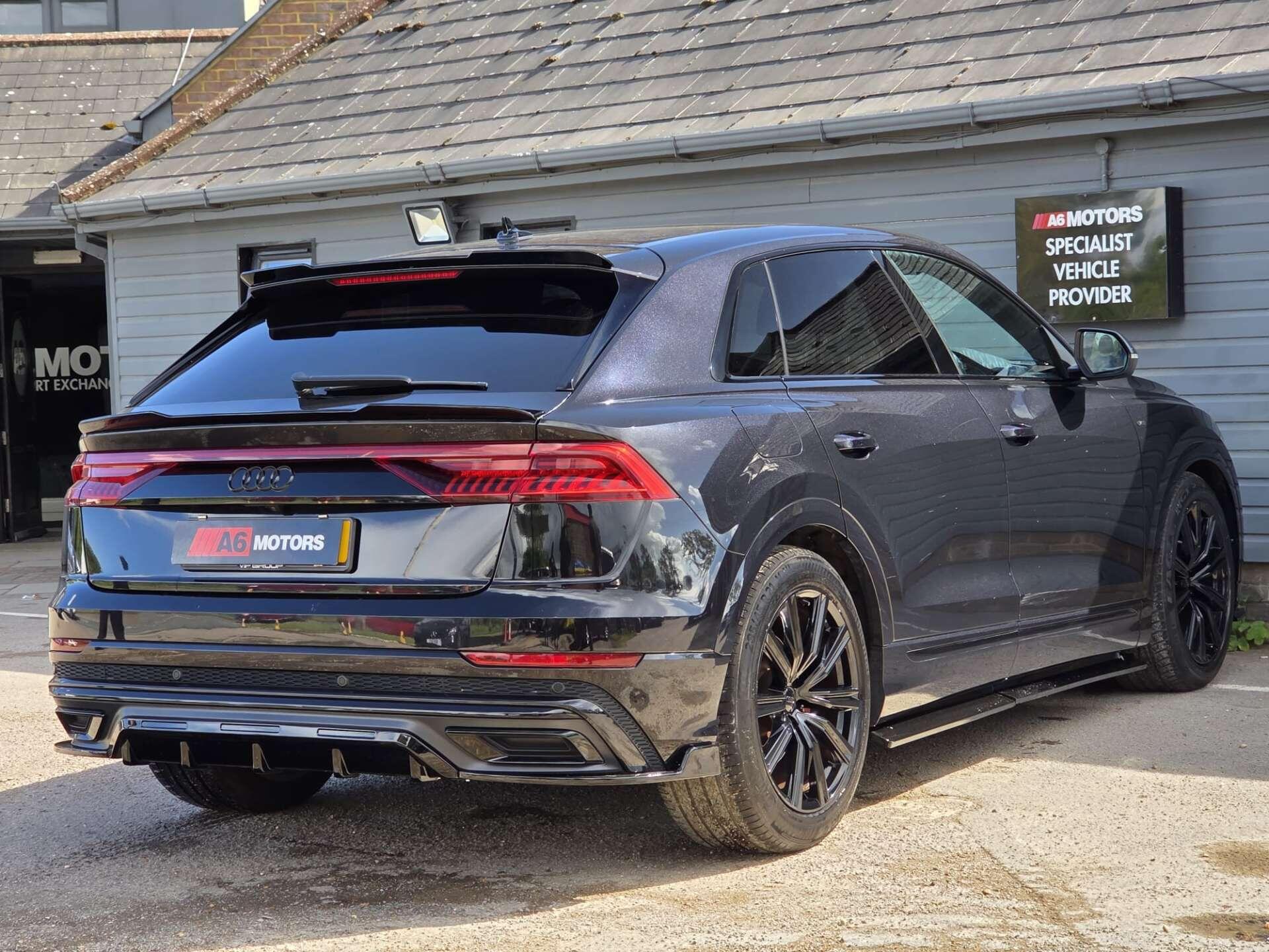 Audi Q8 view 13