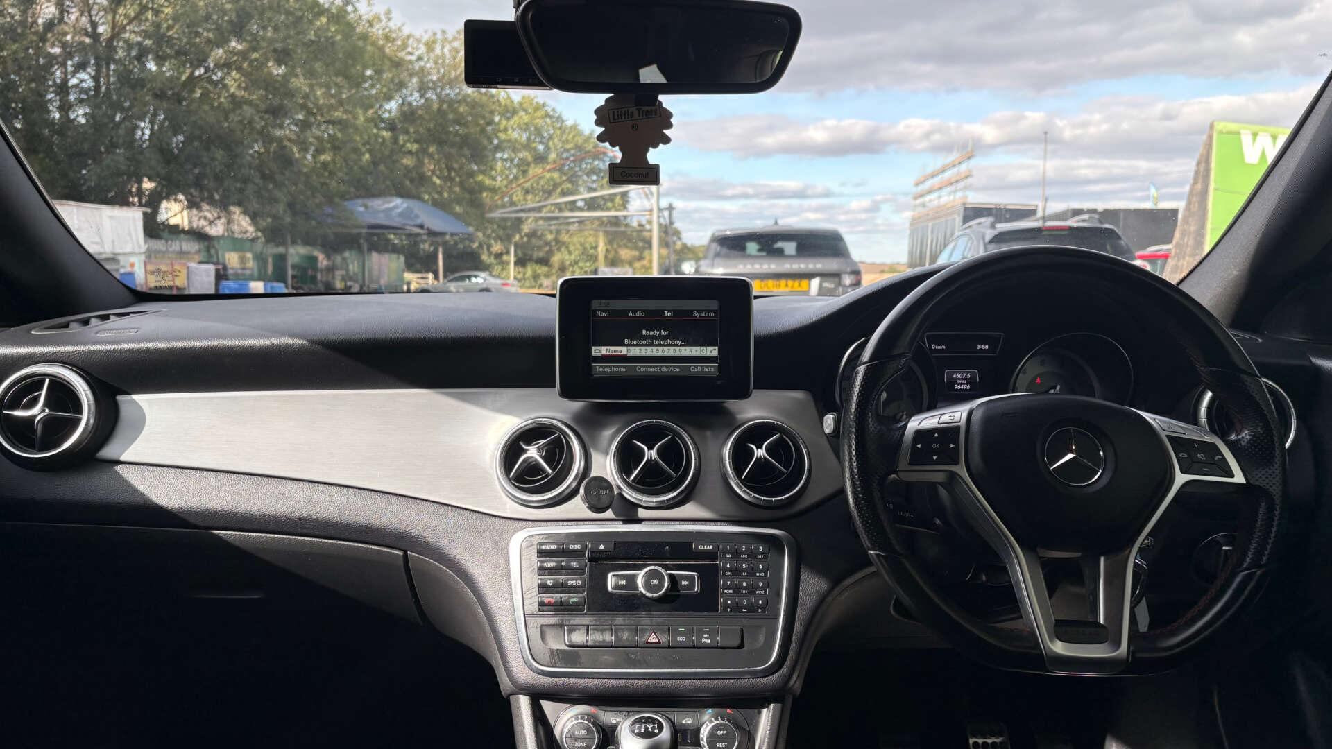 Mercedes-Benz Cla view 31