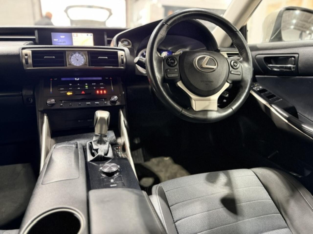 Lexus IS view 21