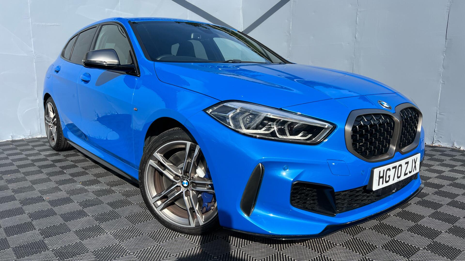 BMW 1 Series view 25