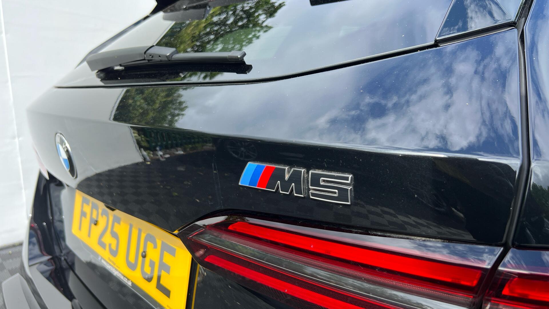 BMW M5 view 32