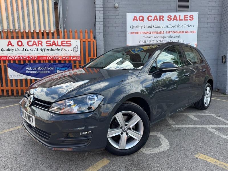Volkswagen Golf view 3