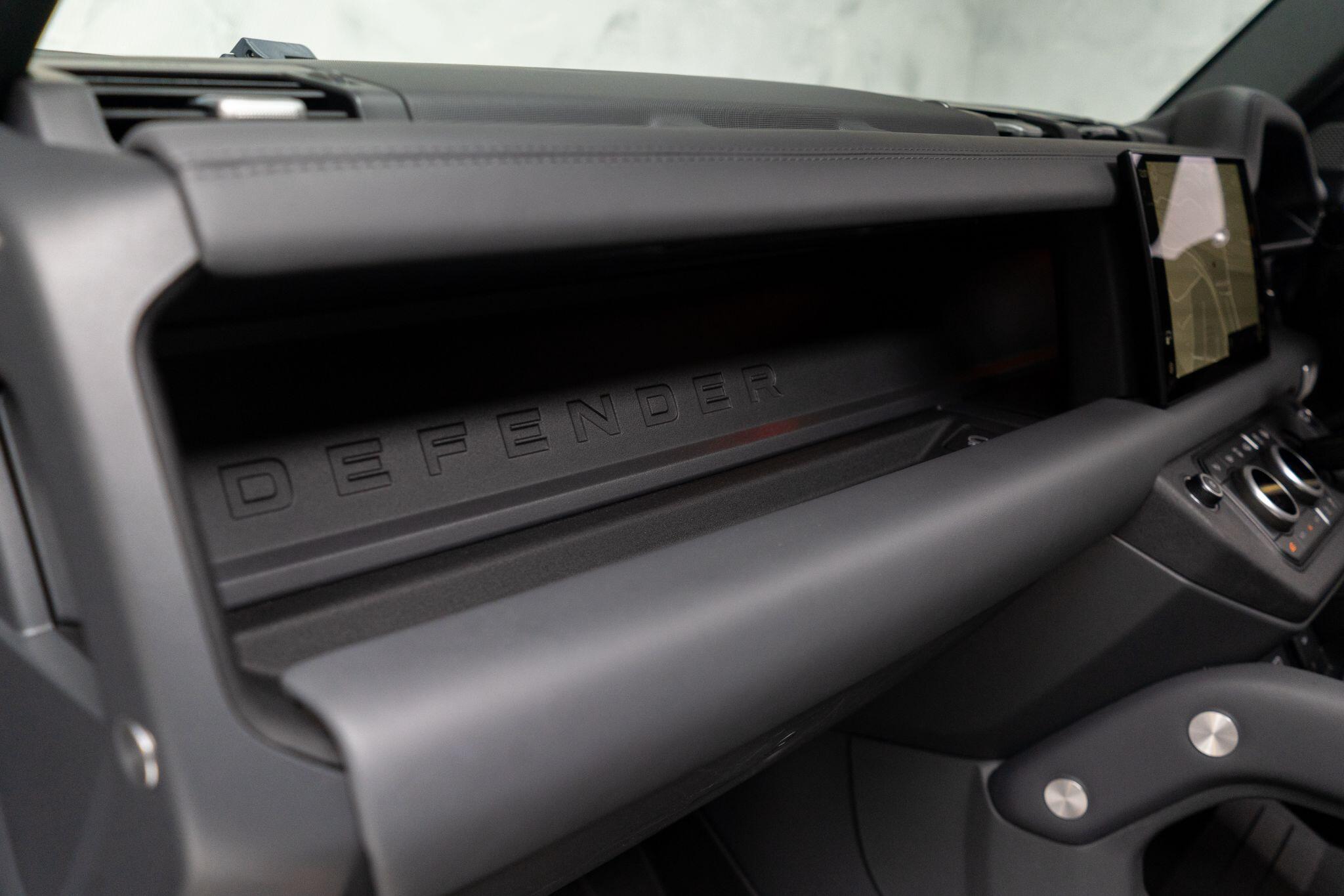 Land Rover Defender view 43