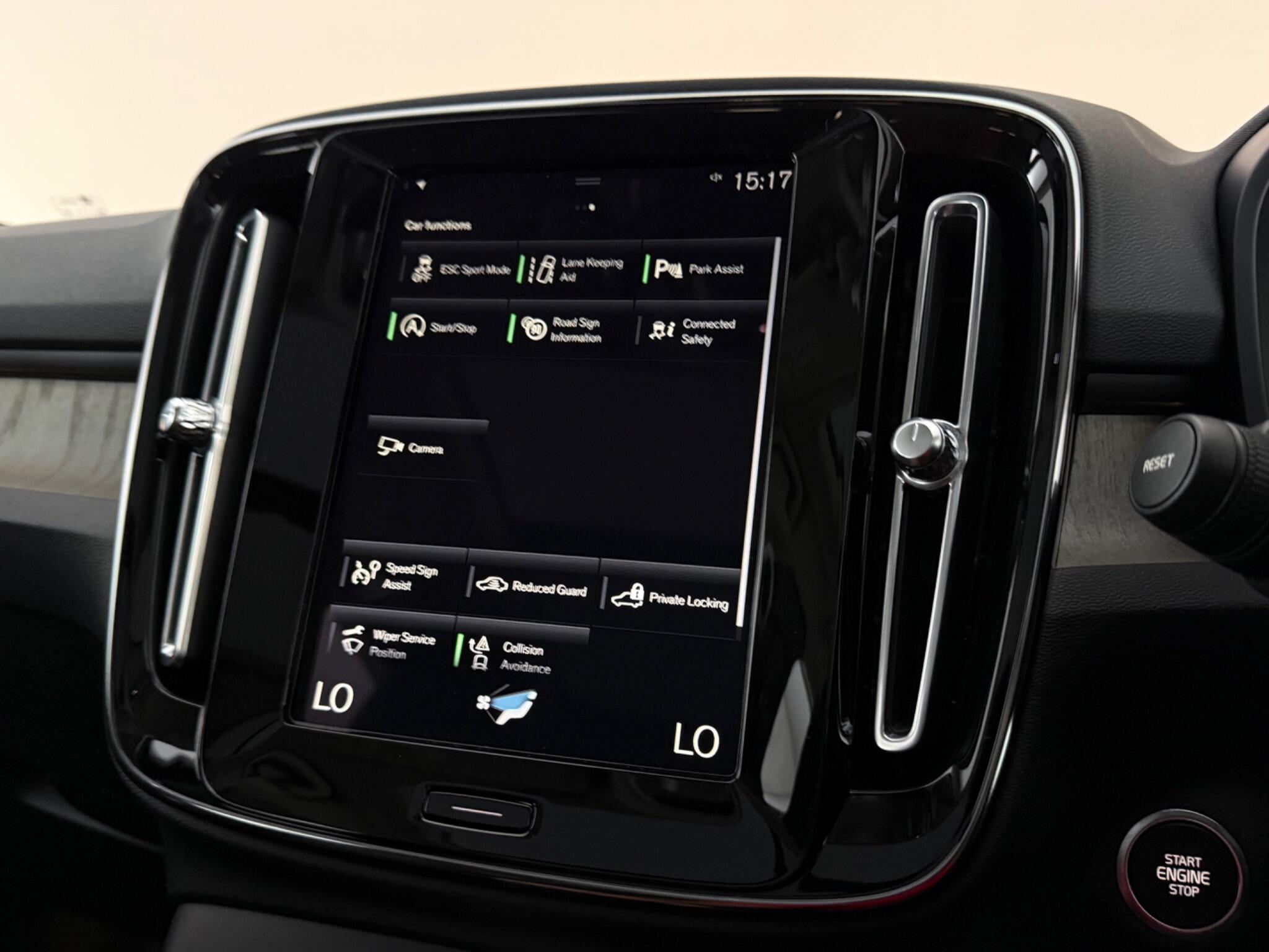 Volvo XC40 view 32