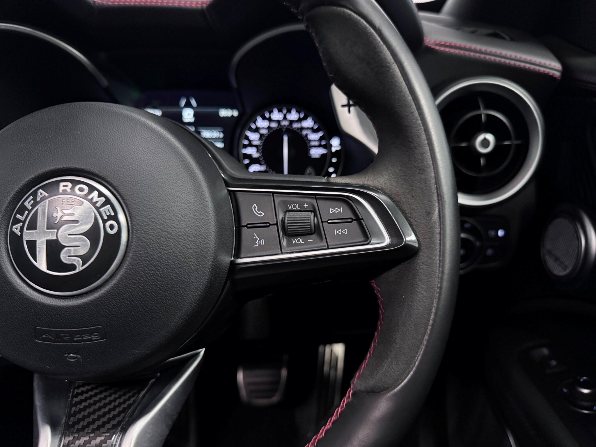 Alfa Romeo Stelvio view 11