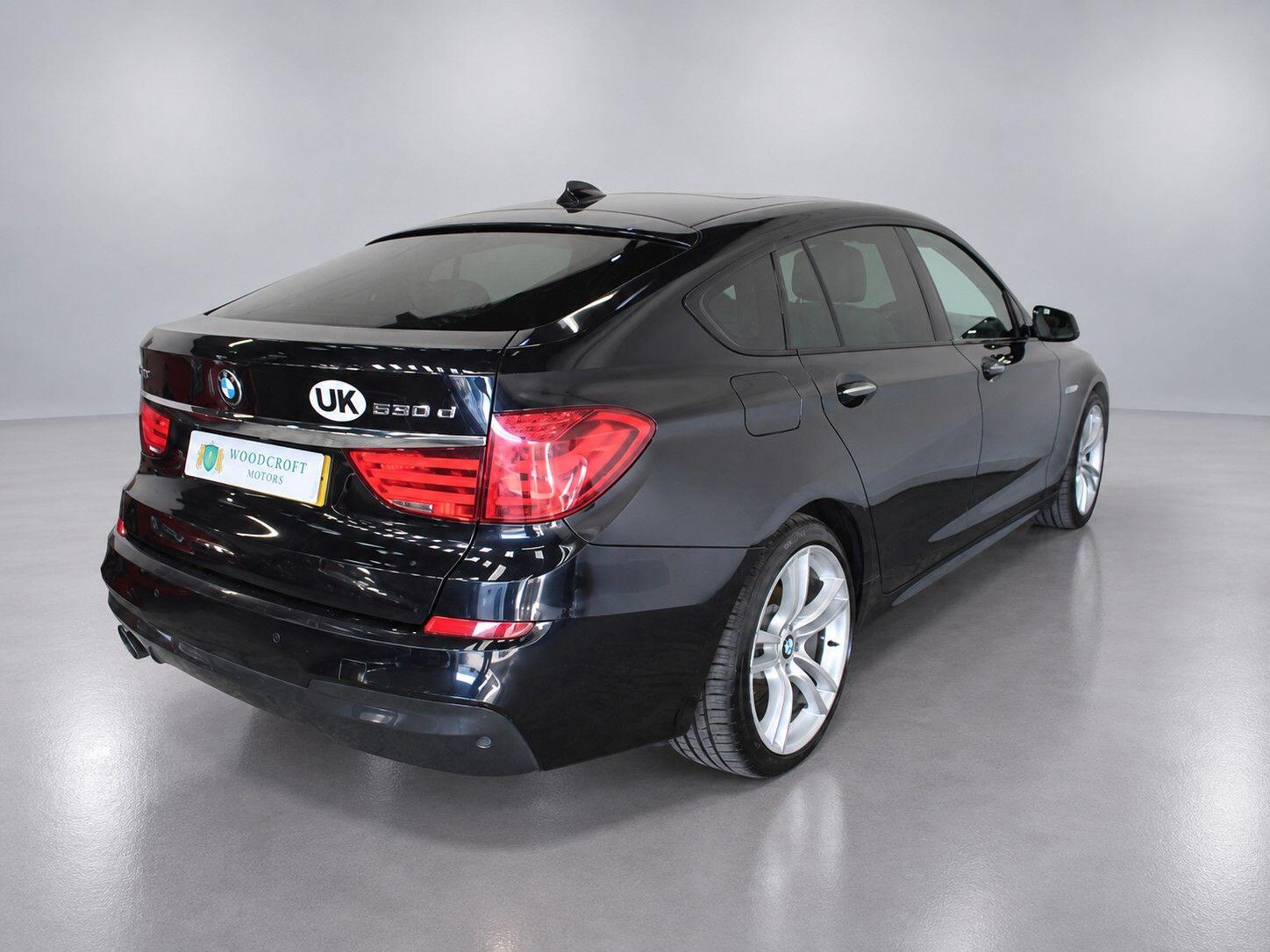 BMW 5 Series view 8