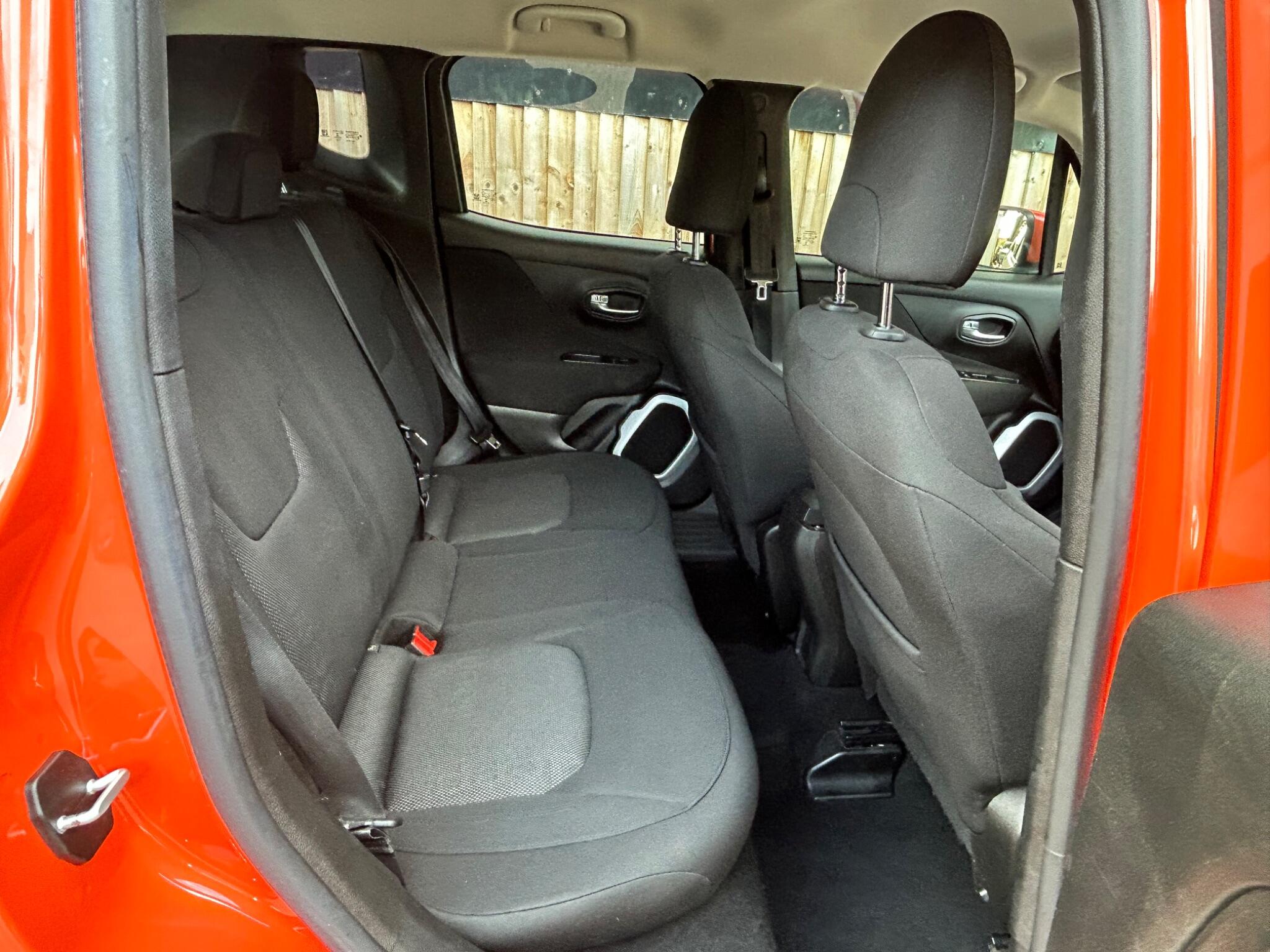 Jeep Renegade view 39