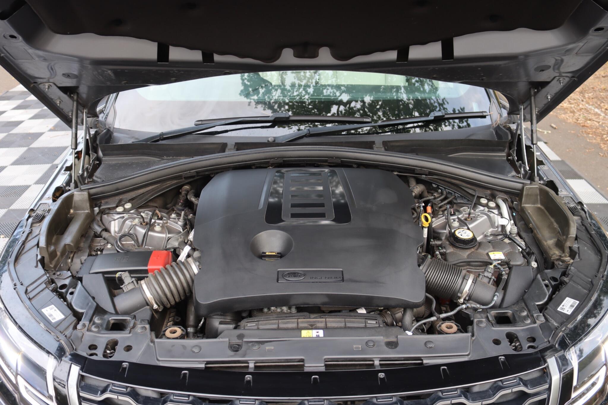 Land Rover Range Rover Velar view 77
