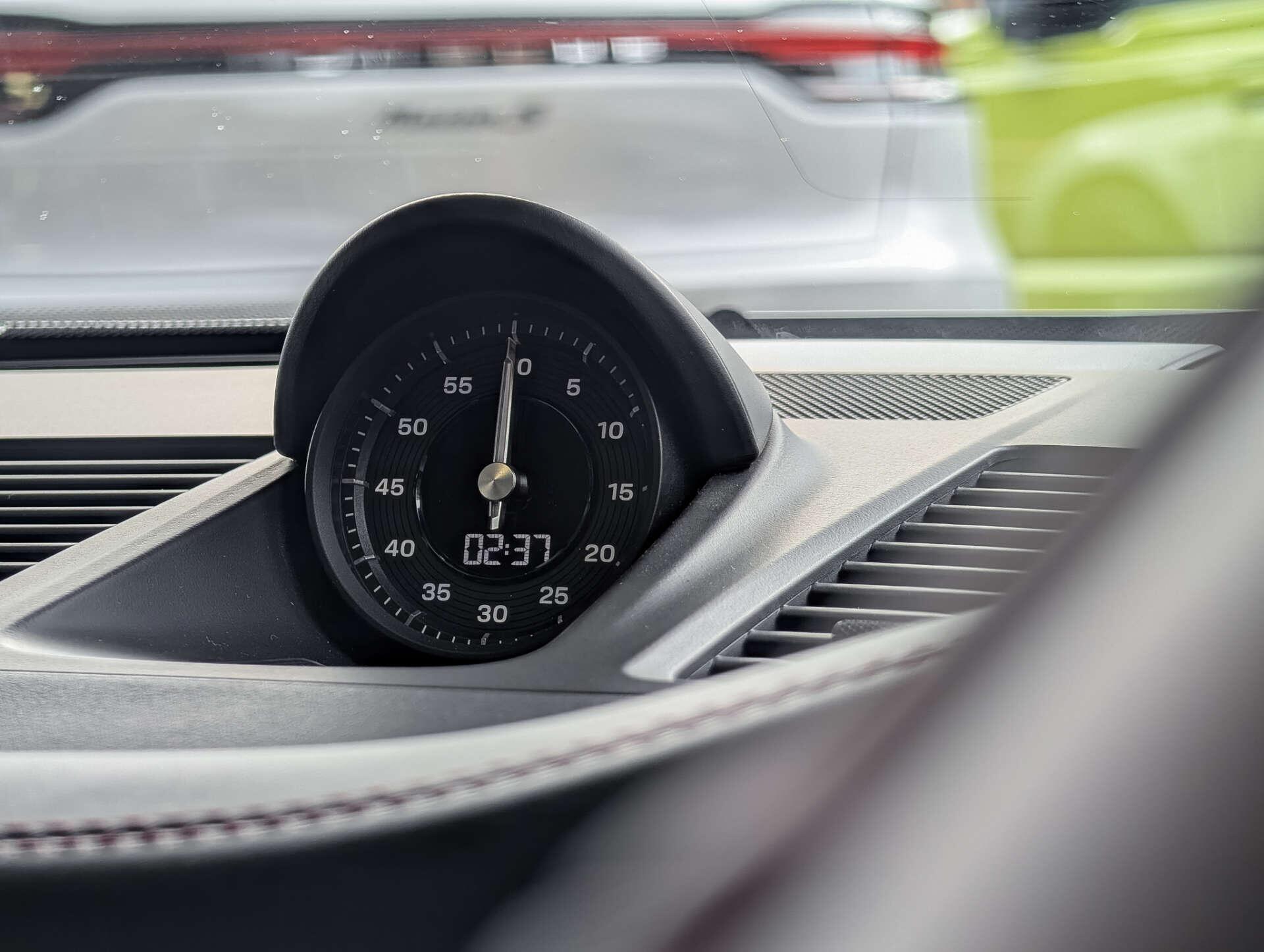 Porsche 911 view 40
