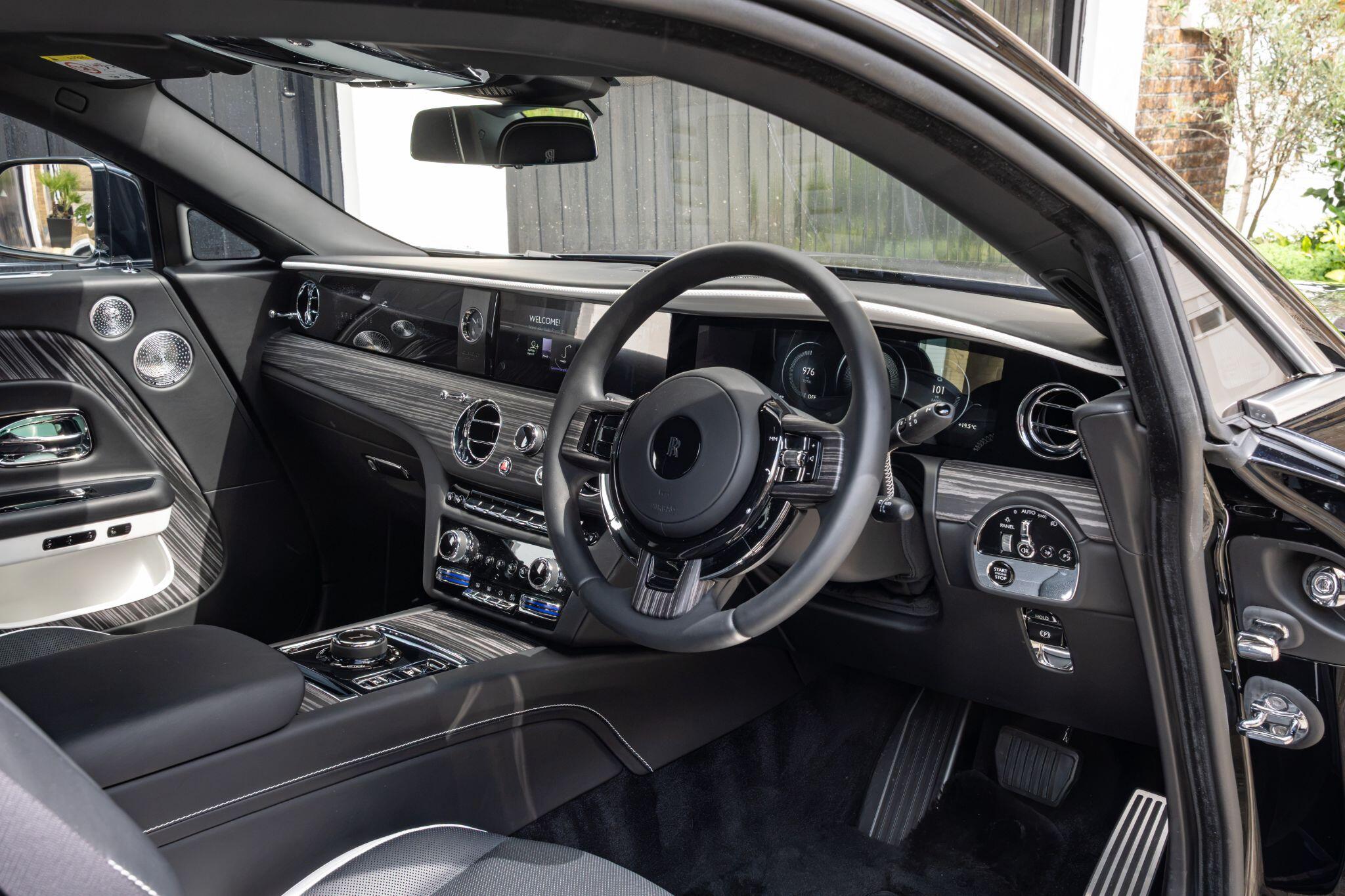 Rolls-Royce Spectre view 46