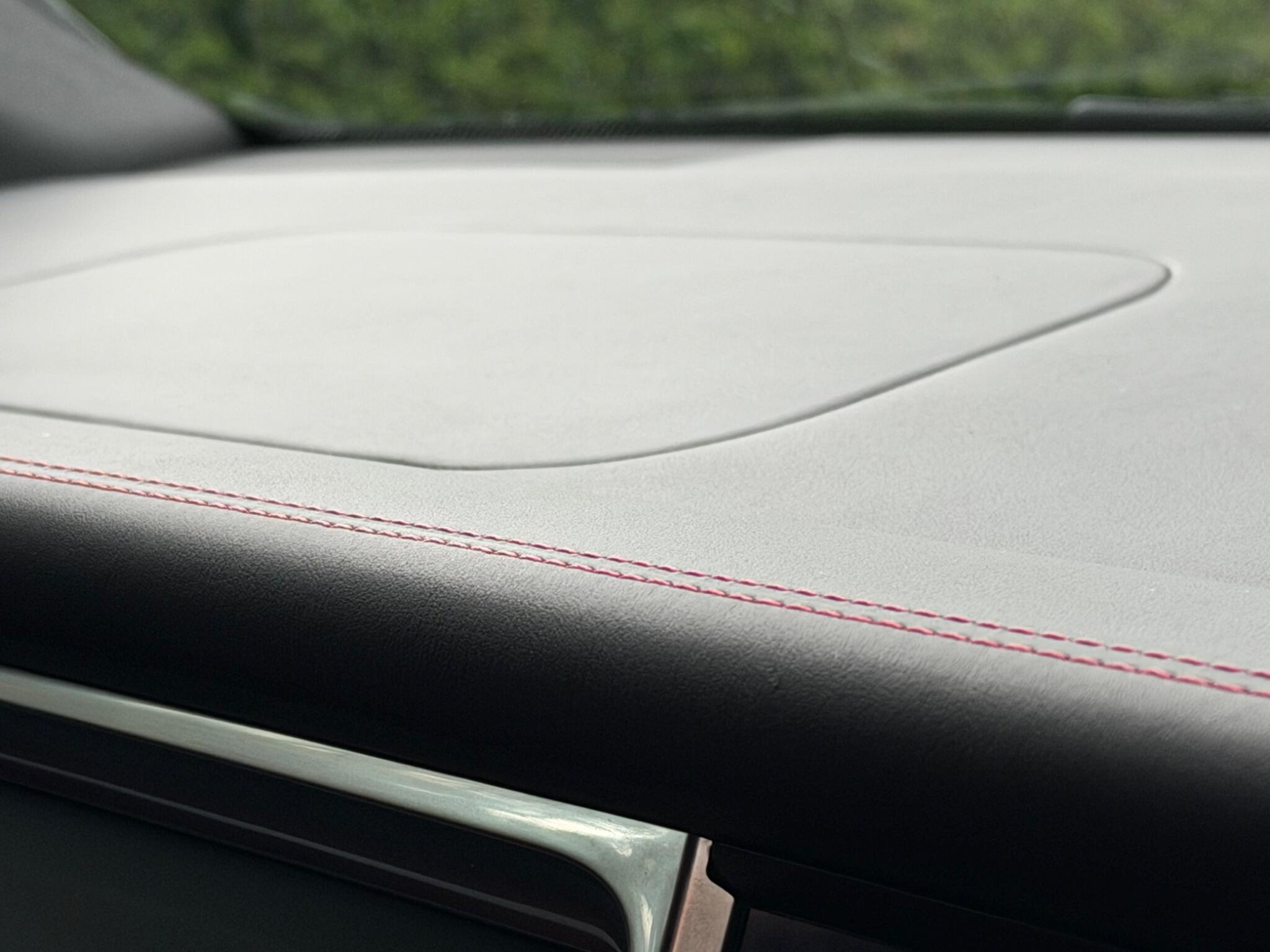 Porsche Macan view 12