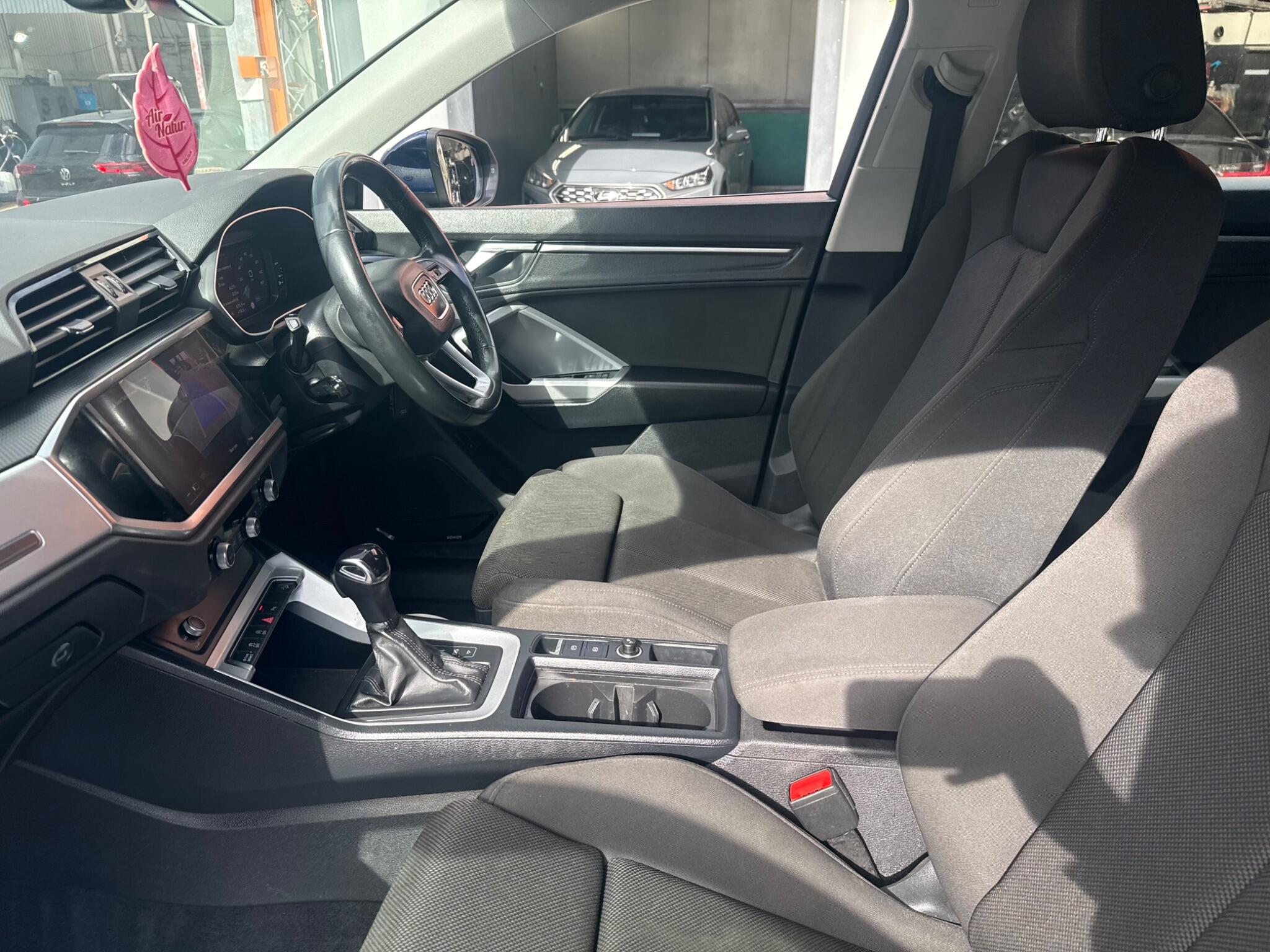 Audi Q3 view 25