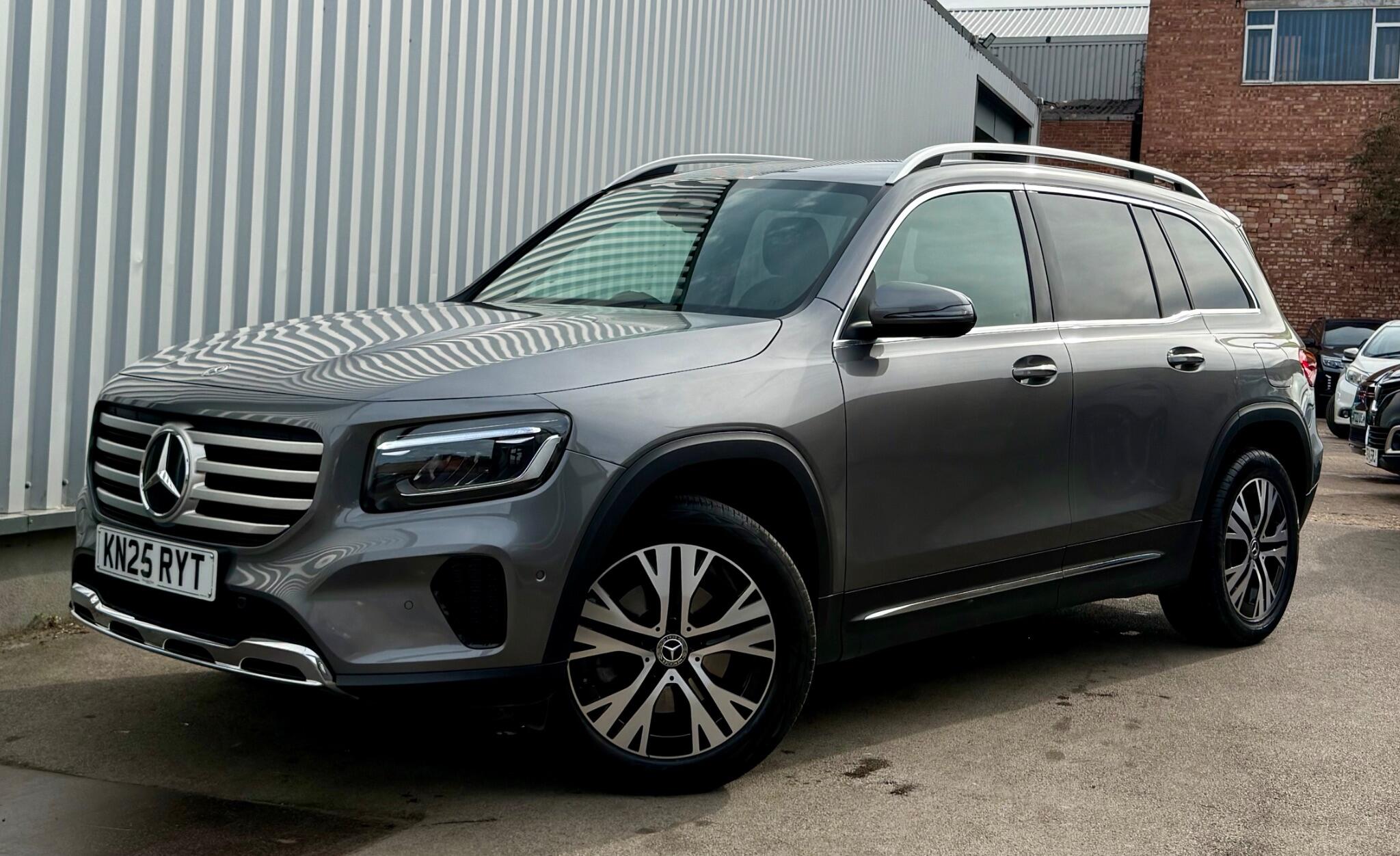 Mercedes-Benz GLB view 3