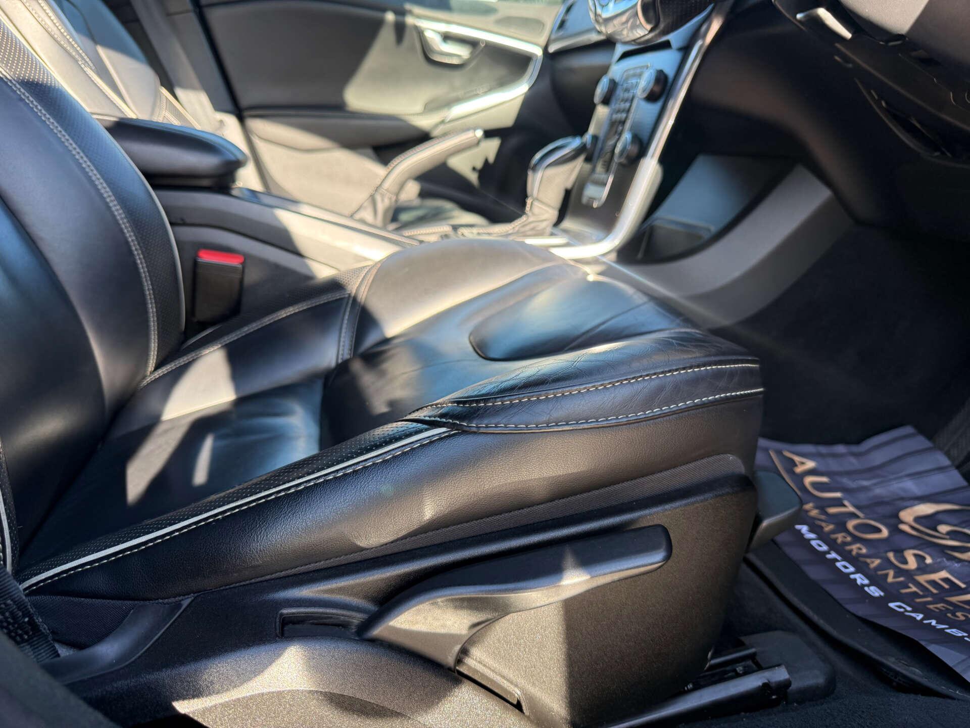 Volvo V40 view 34