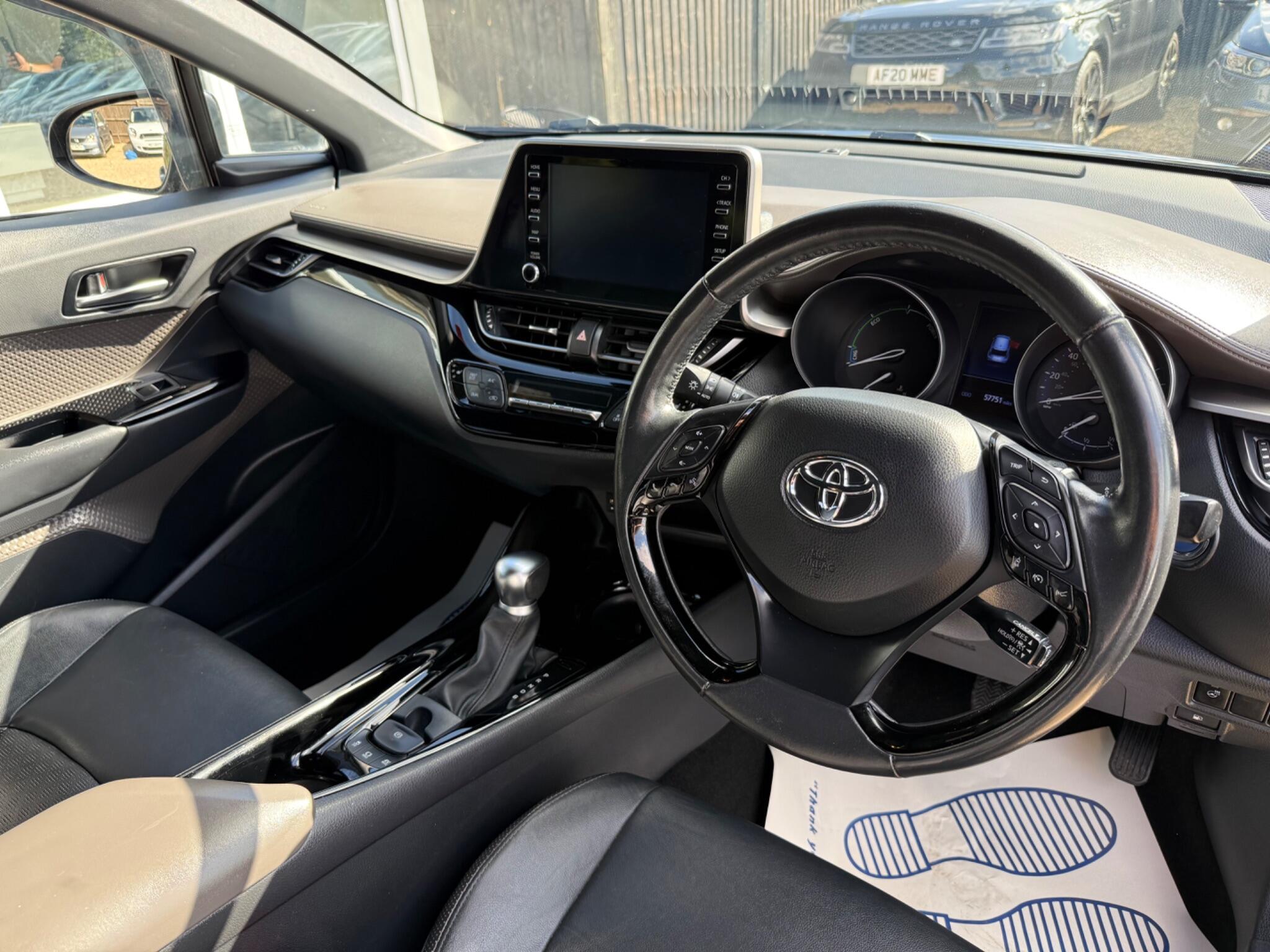 Toyota C-HR view 9