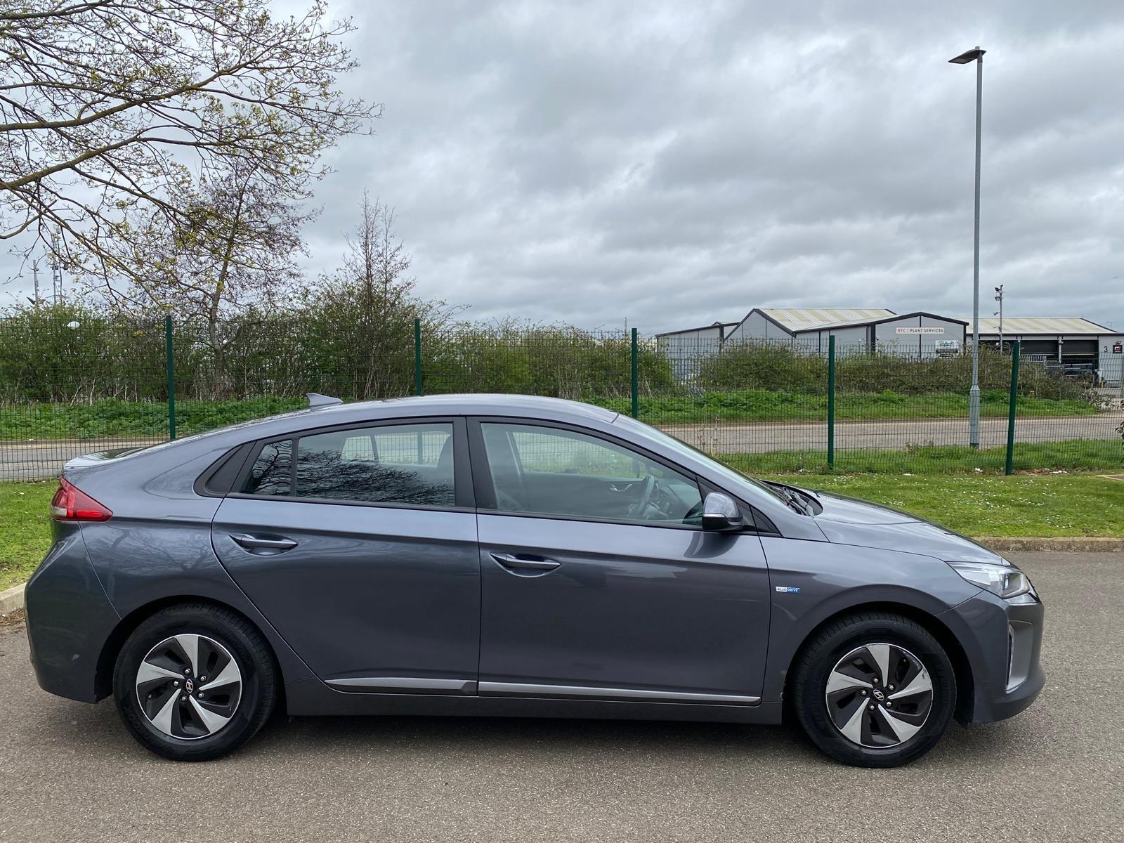 Hyundai Ioniq view 7