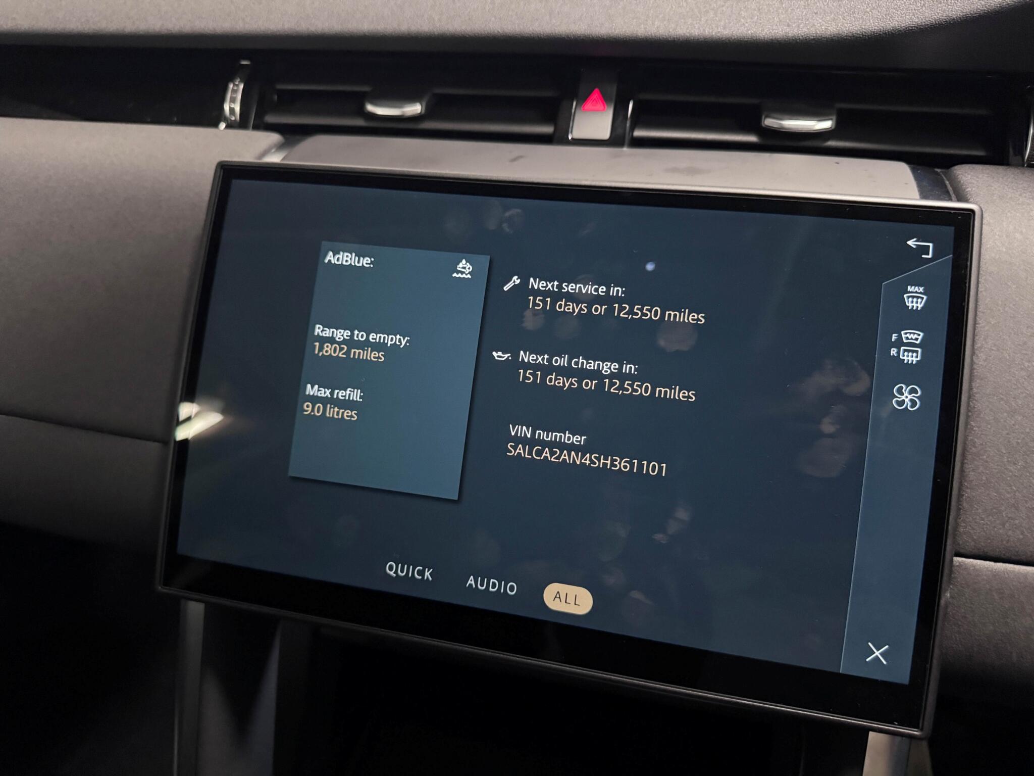 Land Rover Discovery Sport view 60