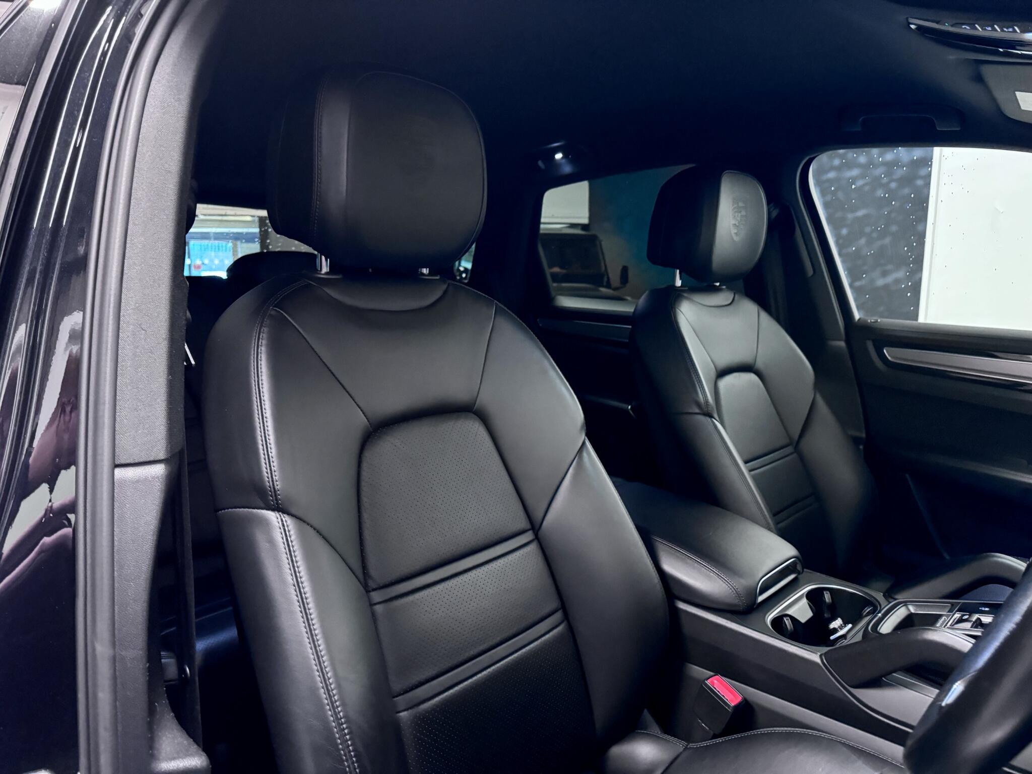 Porsche Cayenne view 32