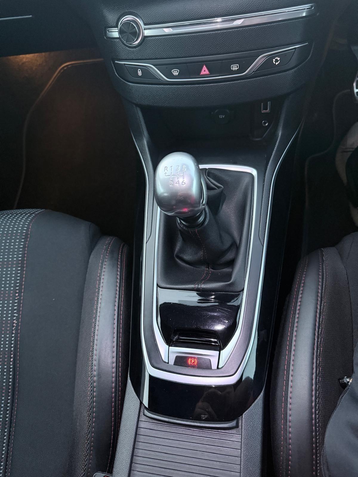 Peugeot 308 view 16