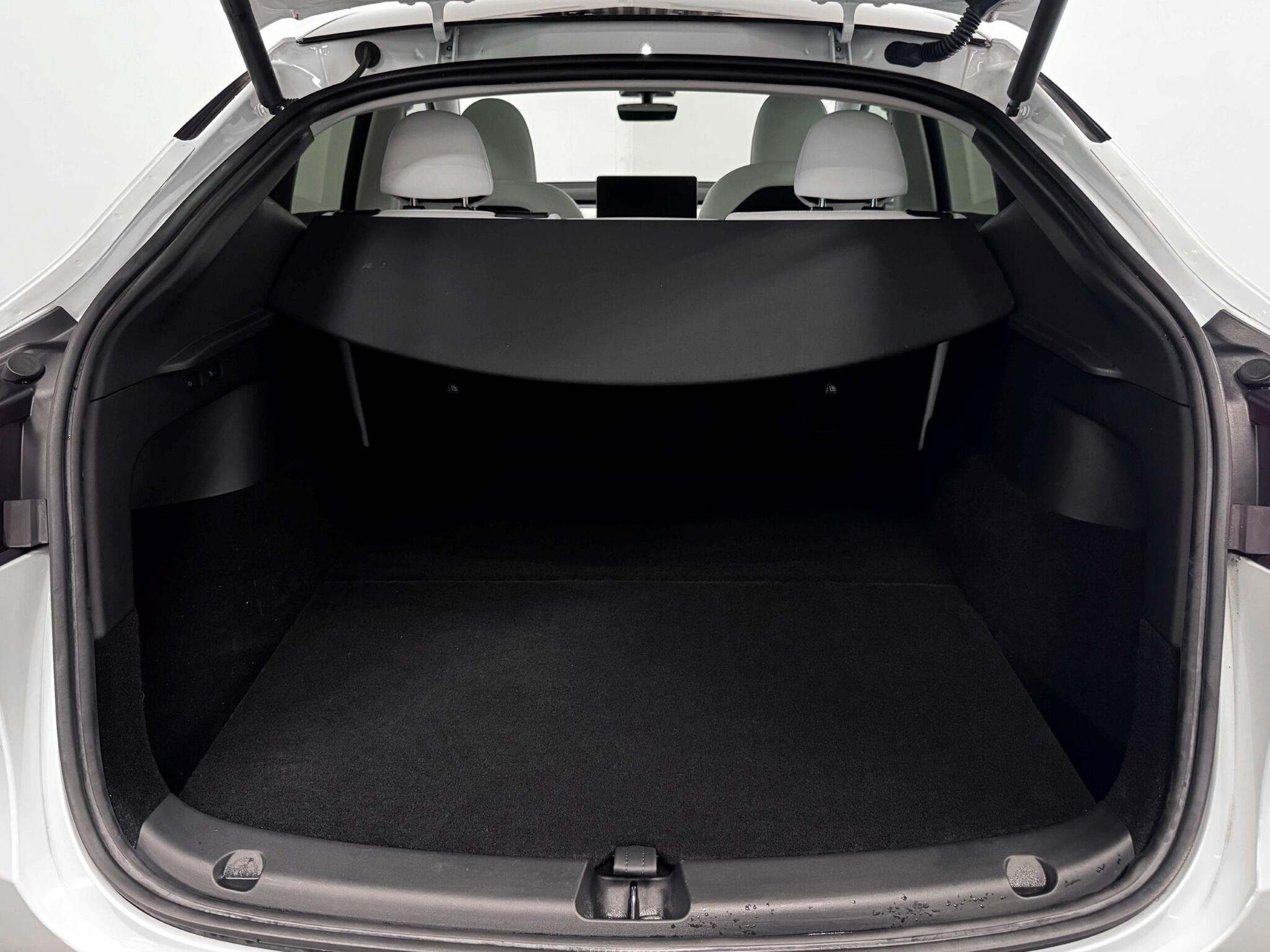 Tesla Model Y view 7