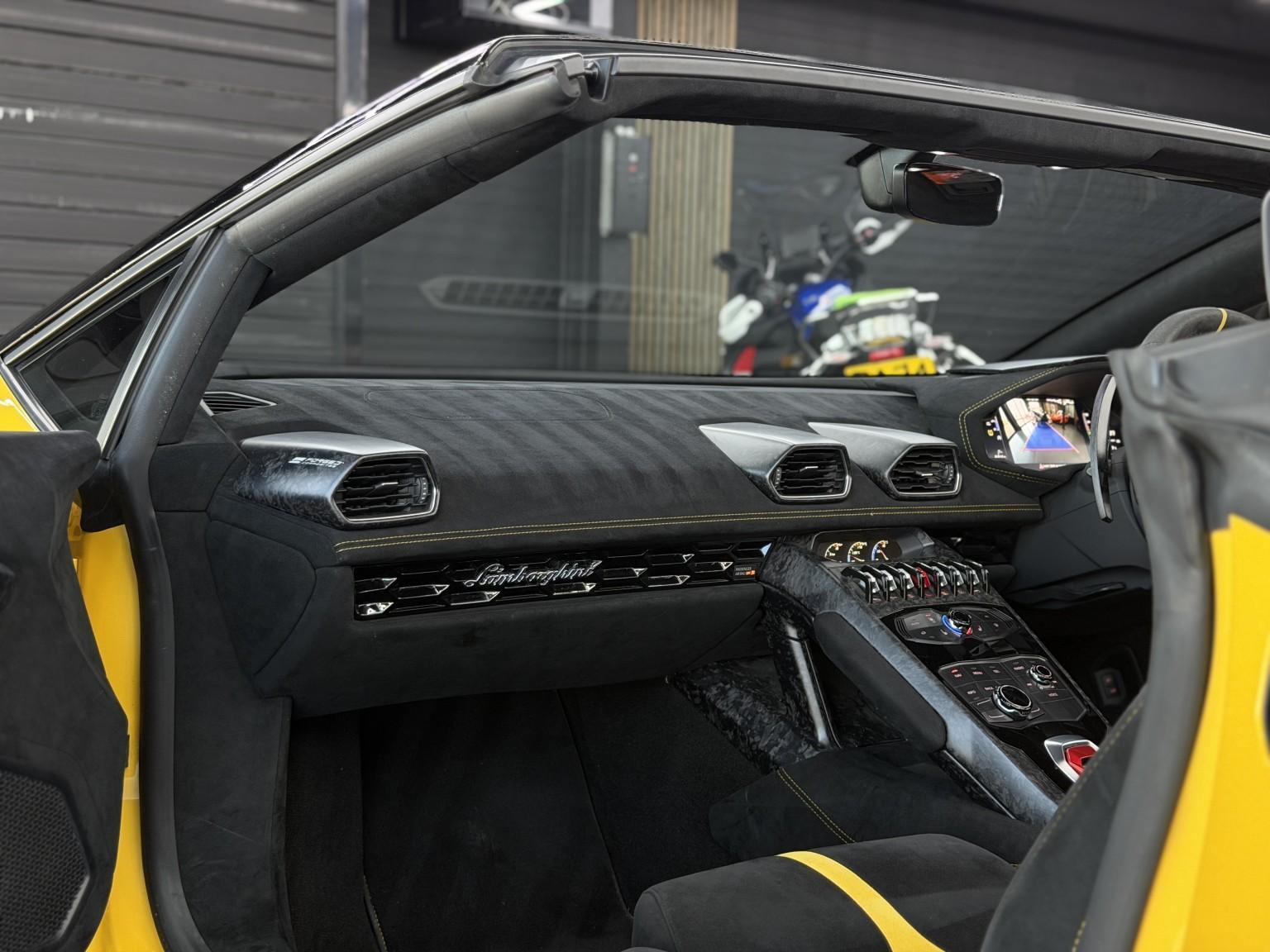 Lamborghini Huracan view 60