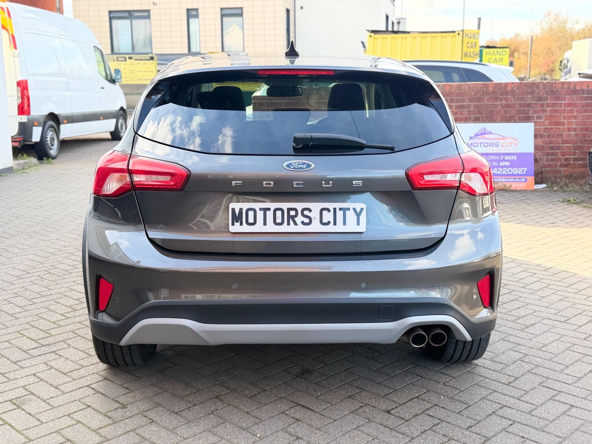 Ford Focus view 9