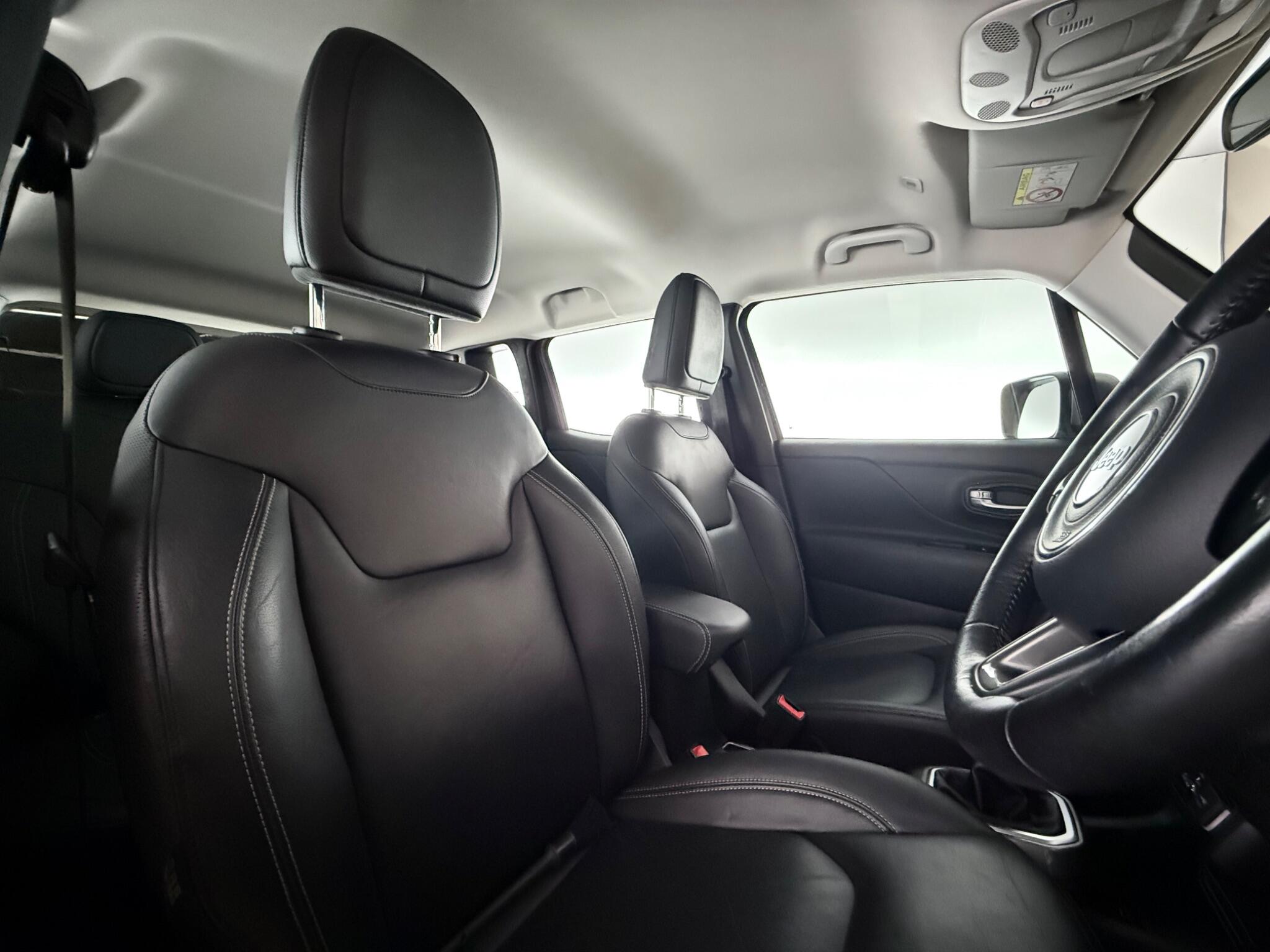 Jeep Renegade view 27