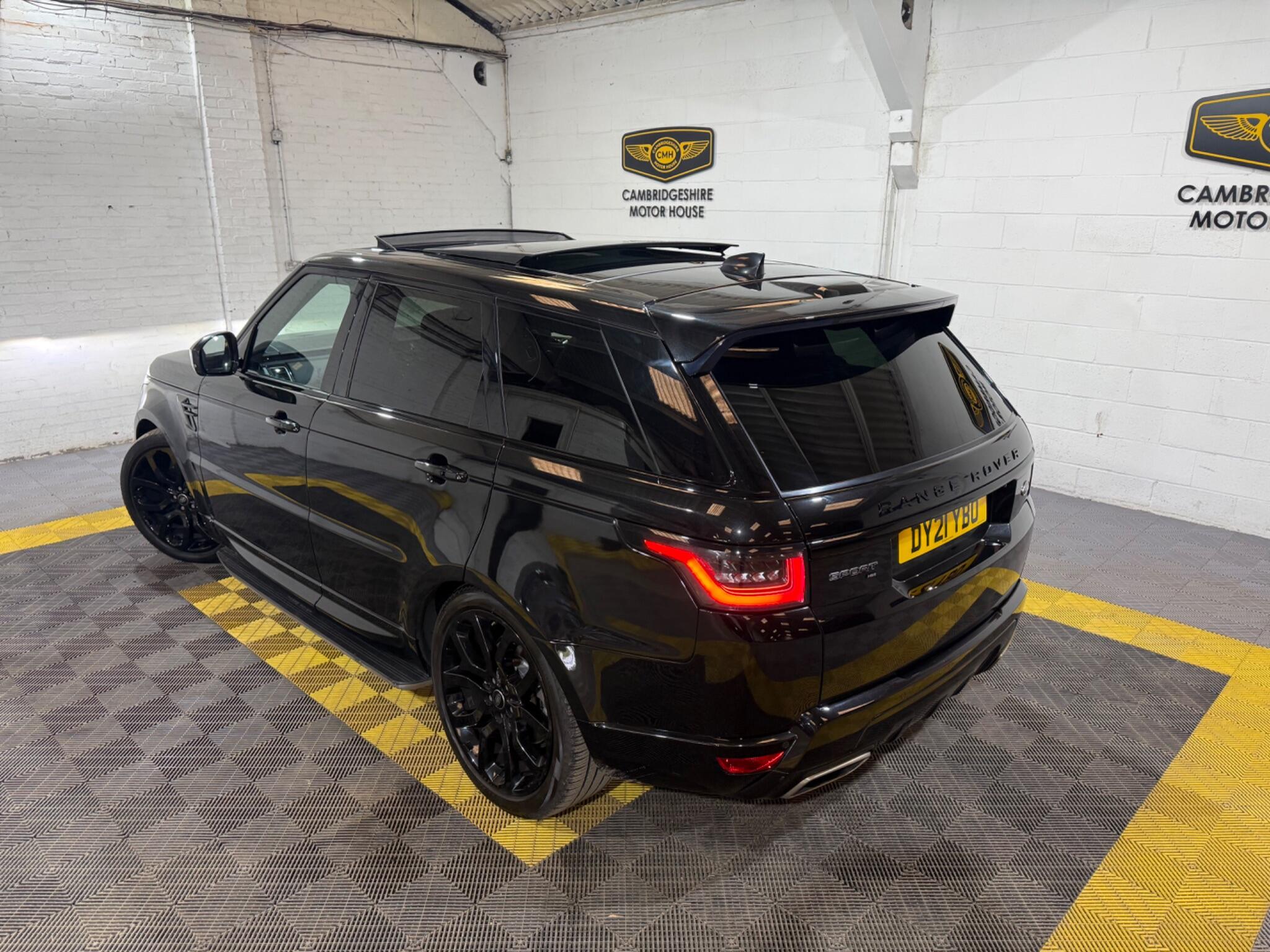 Land Rover Range Rover Sport view 4