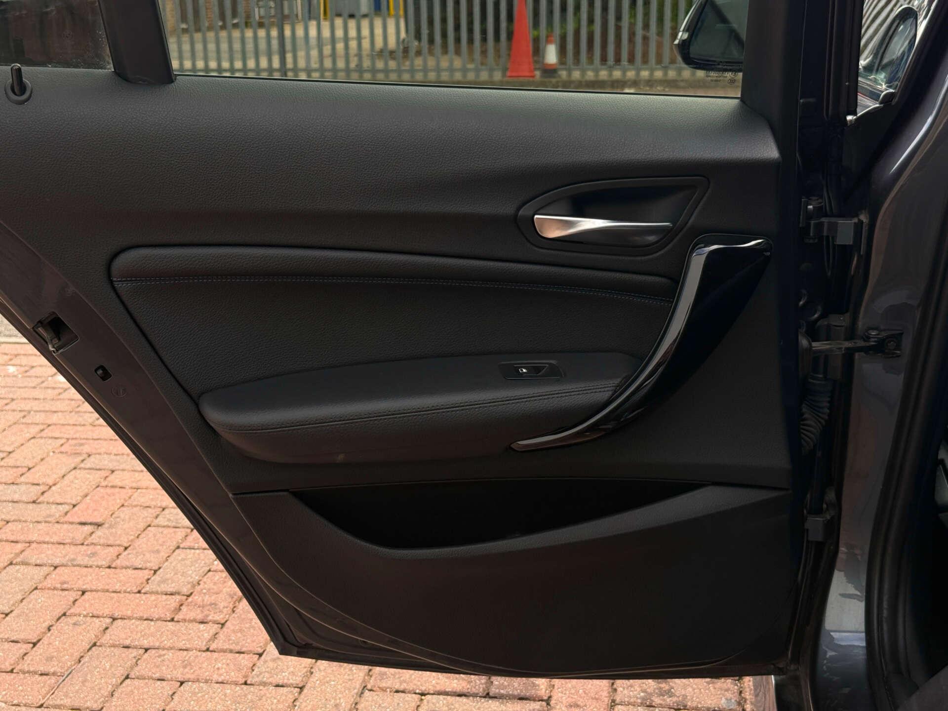 BMW 1 Series view 33