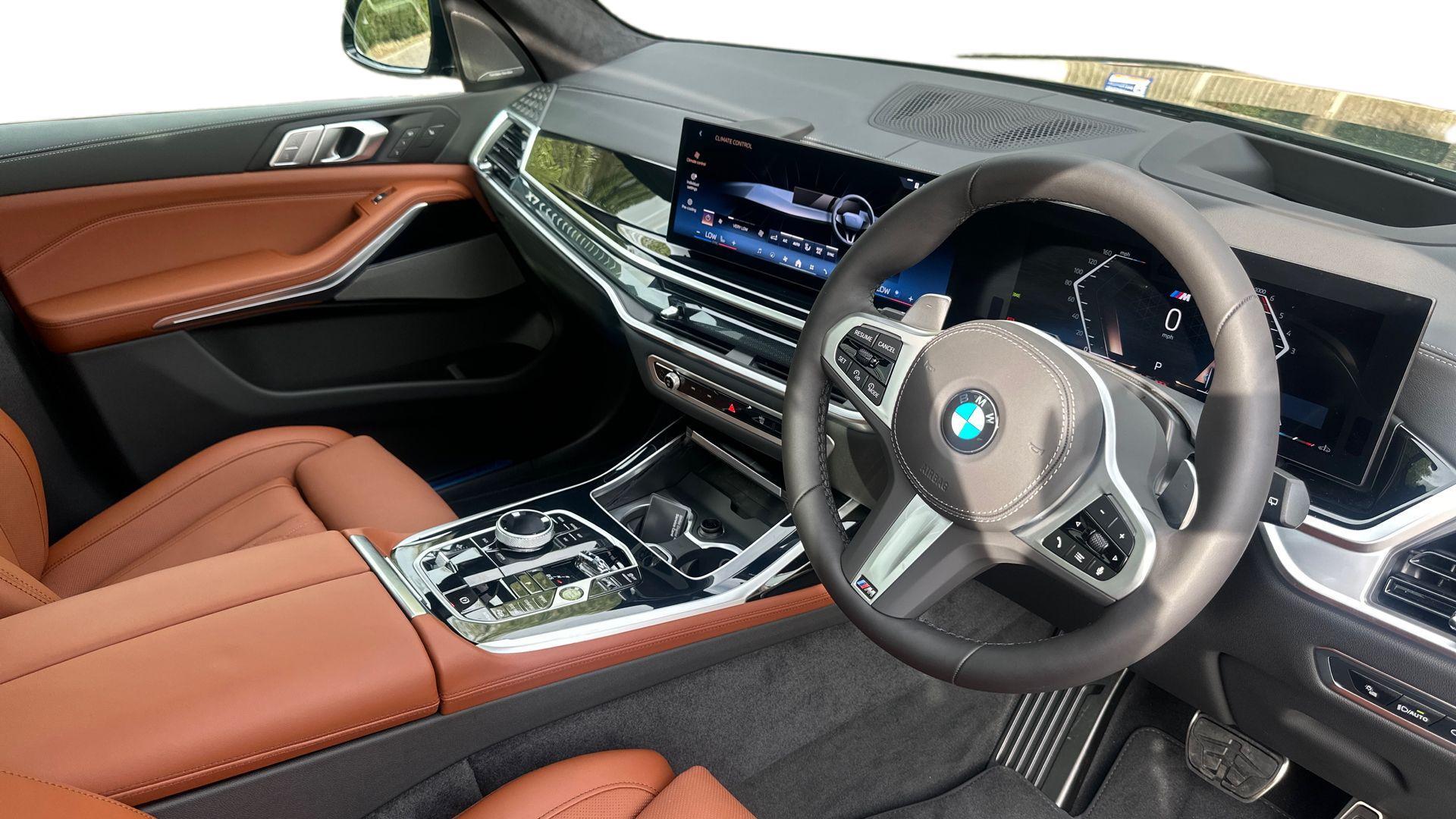 BMW X7 view 6