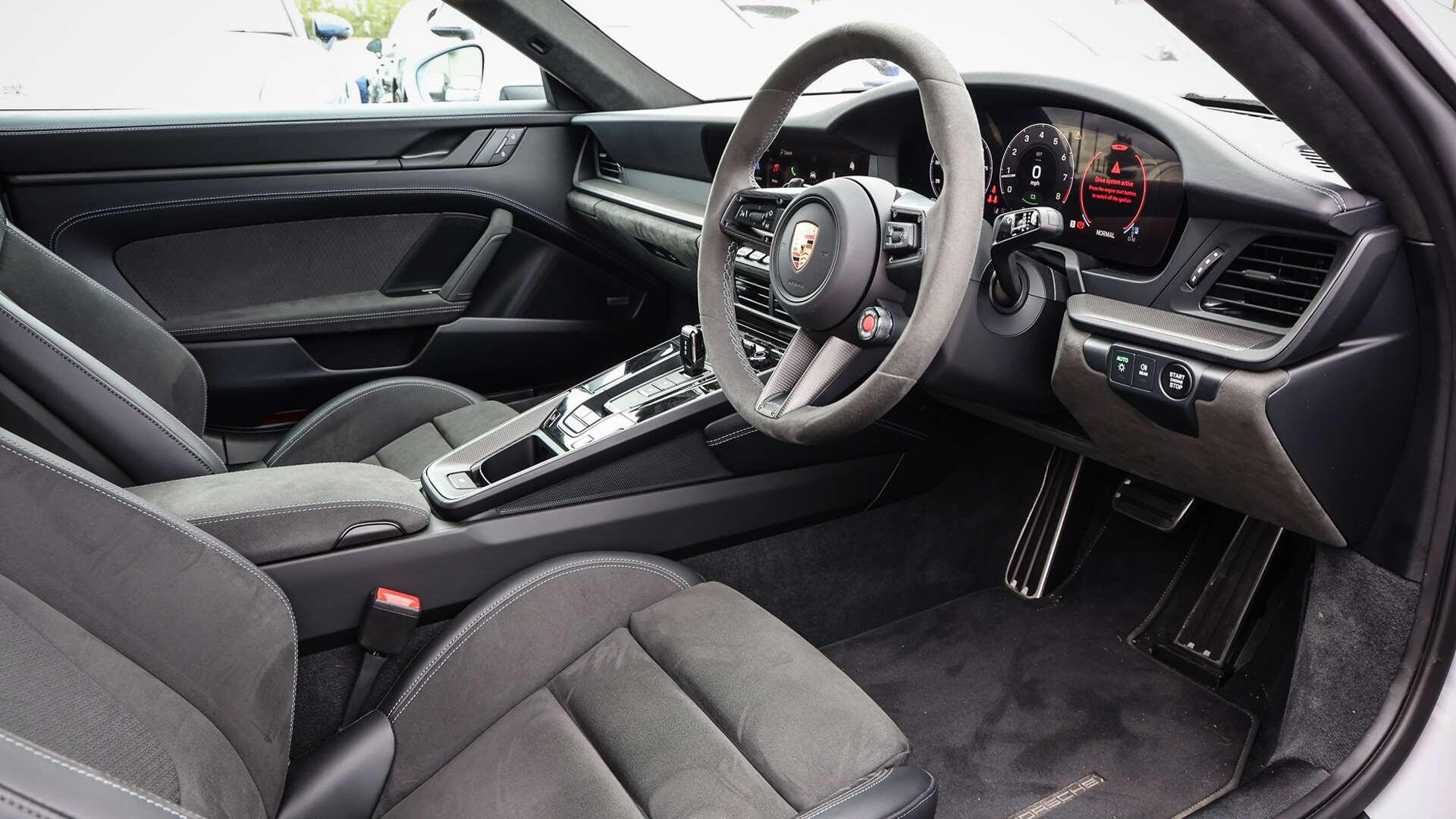 Porsche 911 view 11