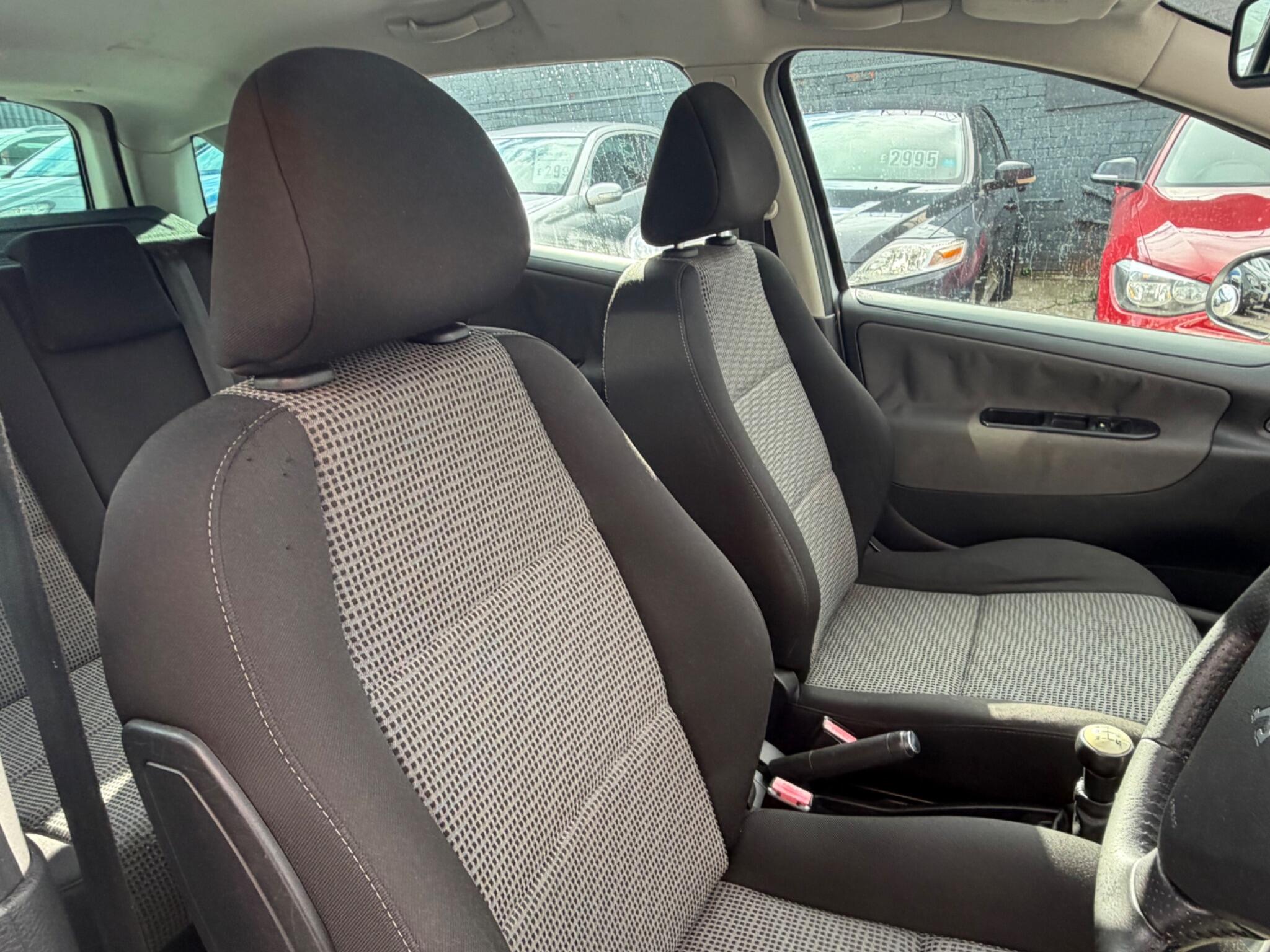 Peugeot 207 view 12