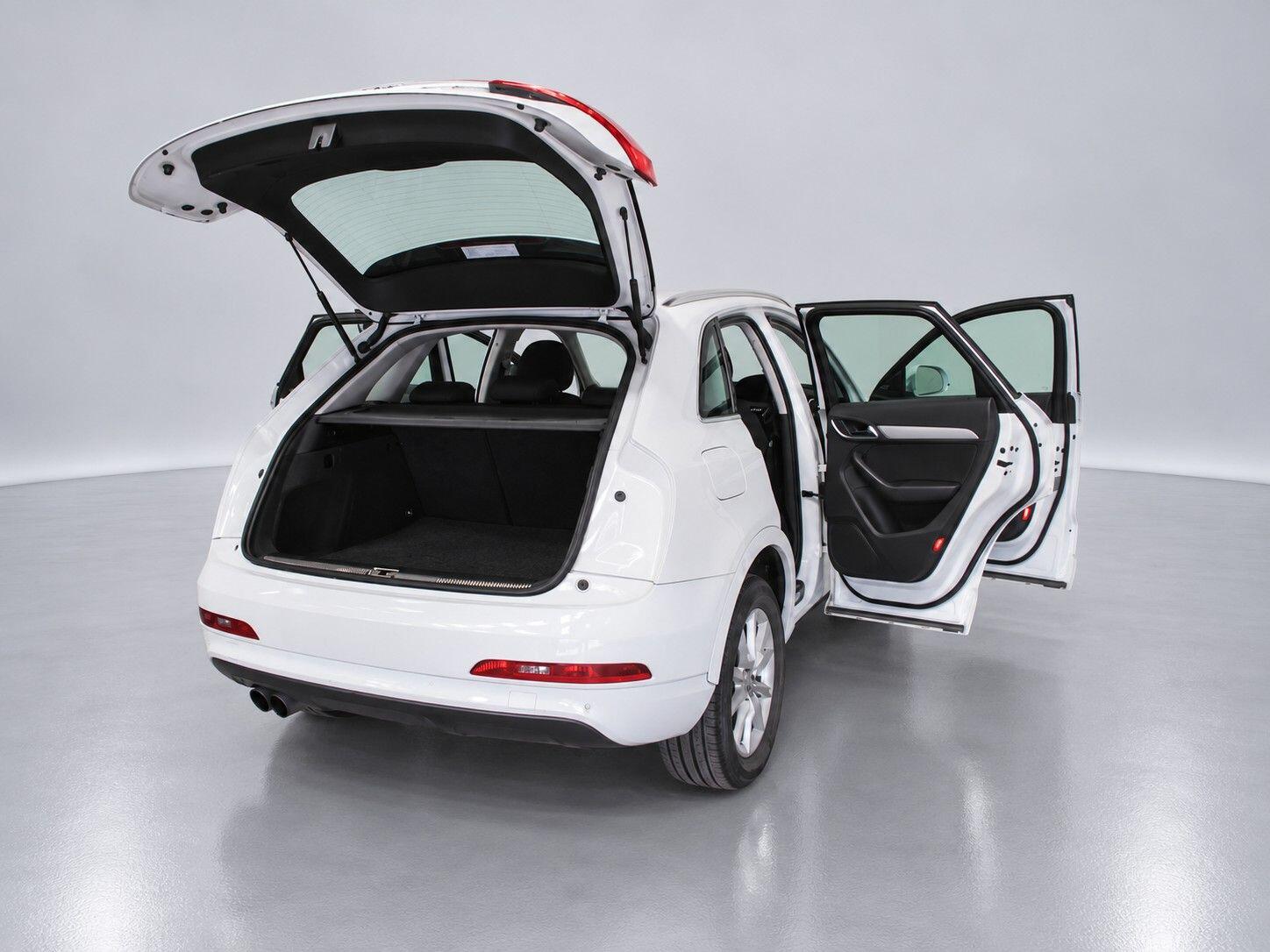 Audi Q3 view 21