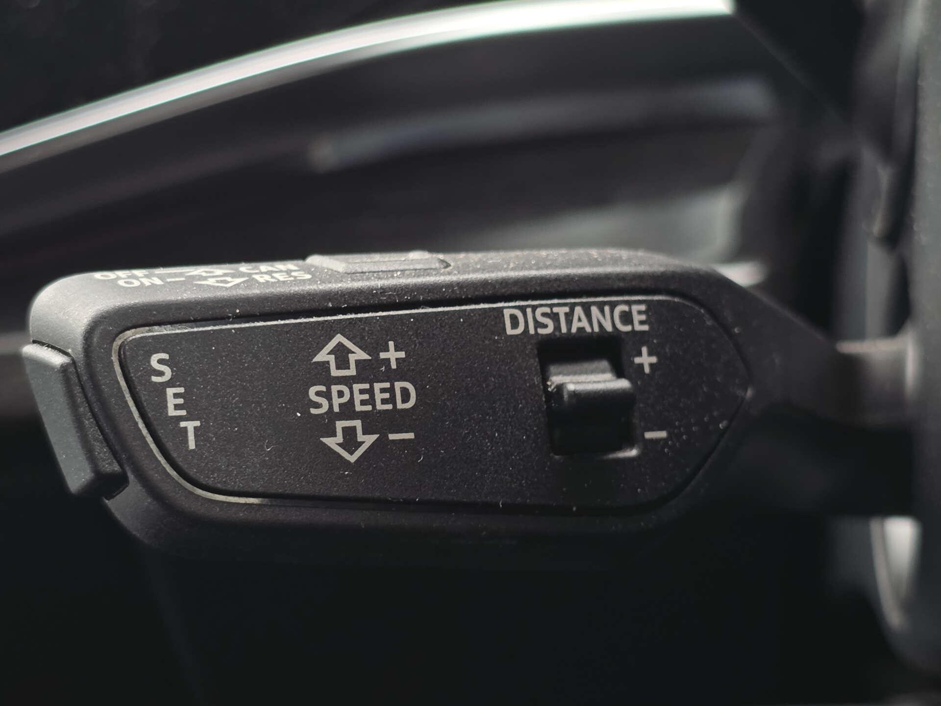 Audi Q8 view 41