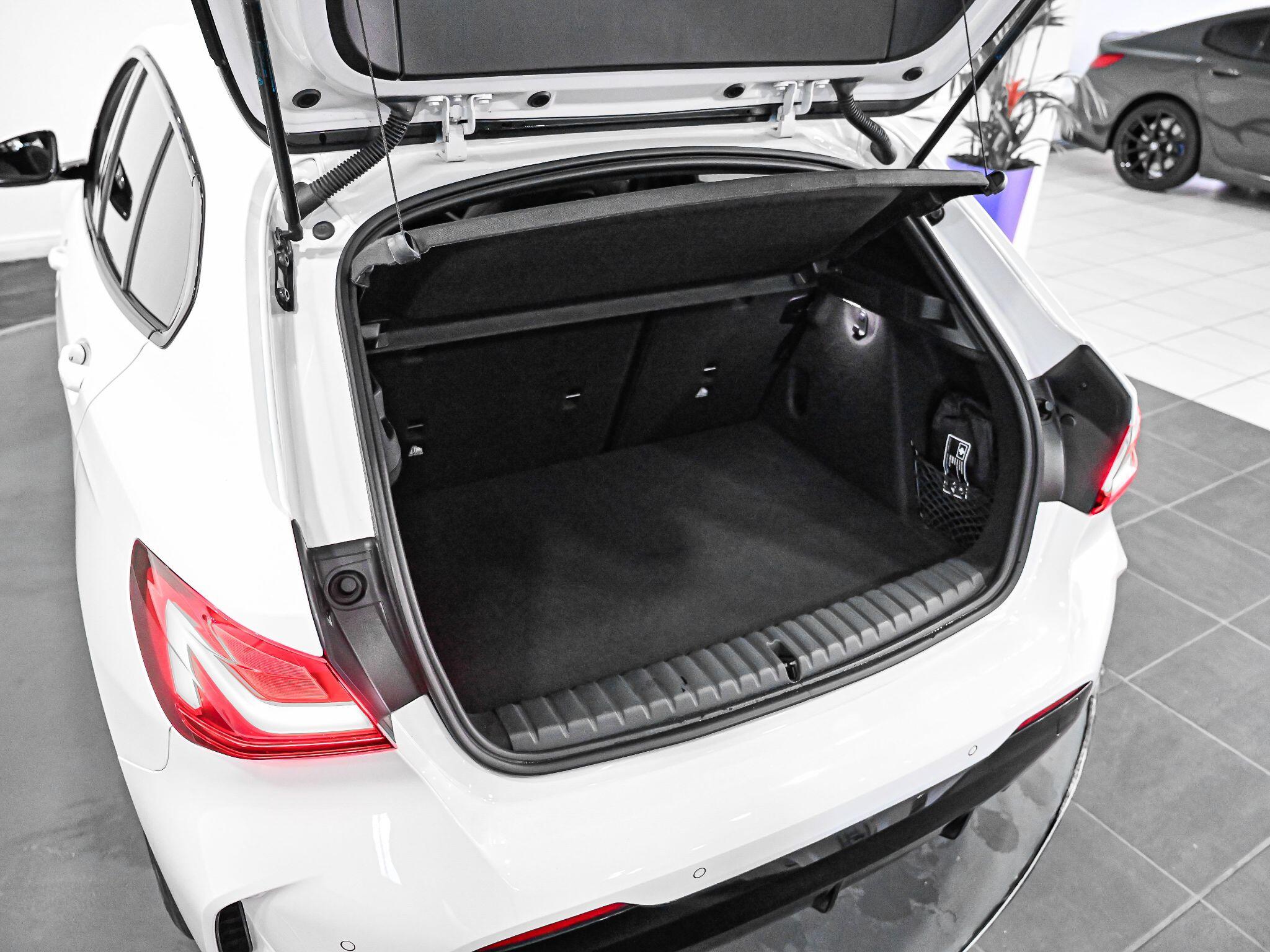 BMW 1 Series view 28