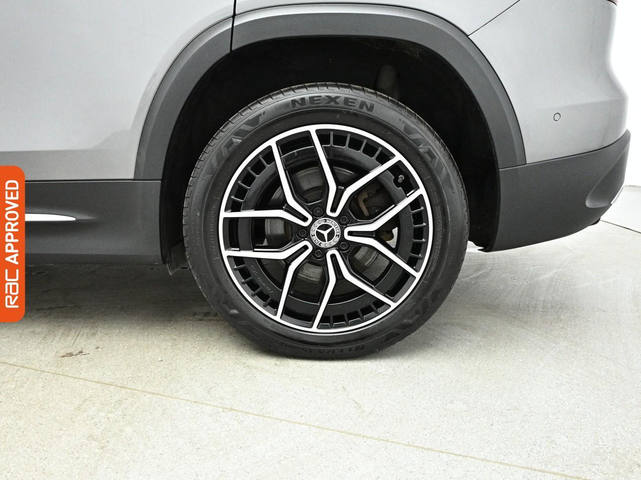 Mercedes-Benz Eqb view 32