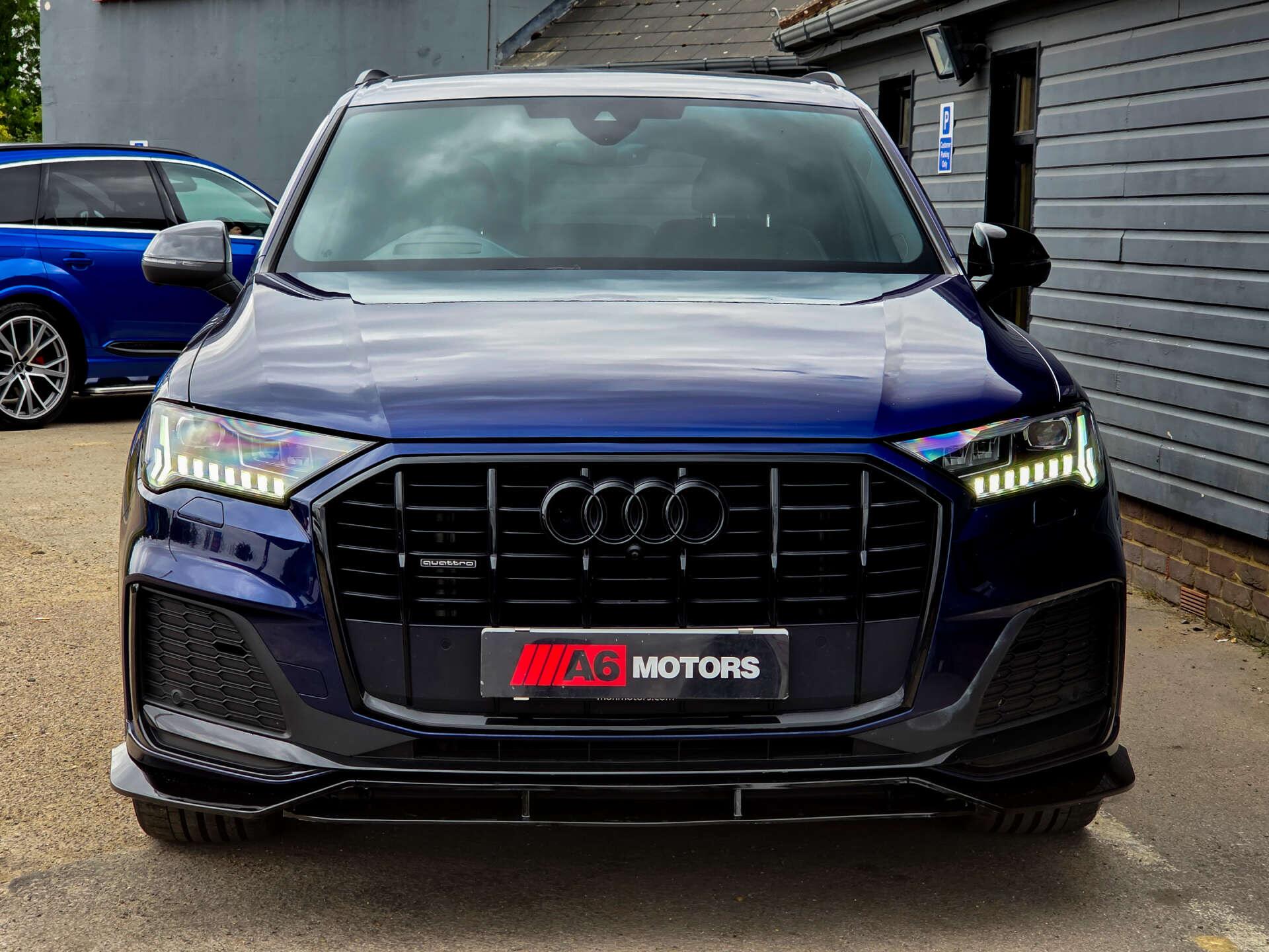 Audi Q7 view 5