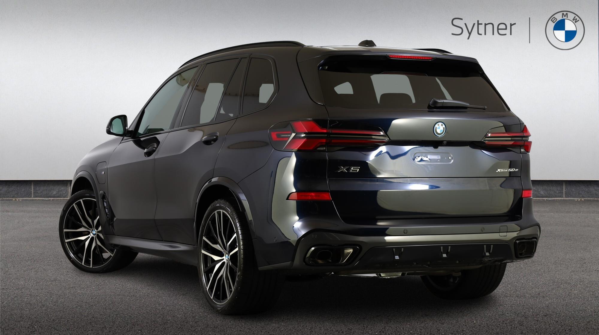 BMW X5 view 2