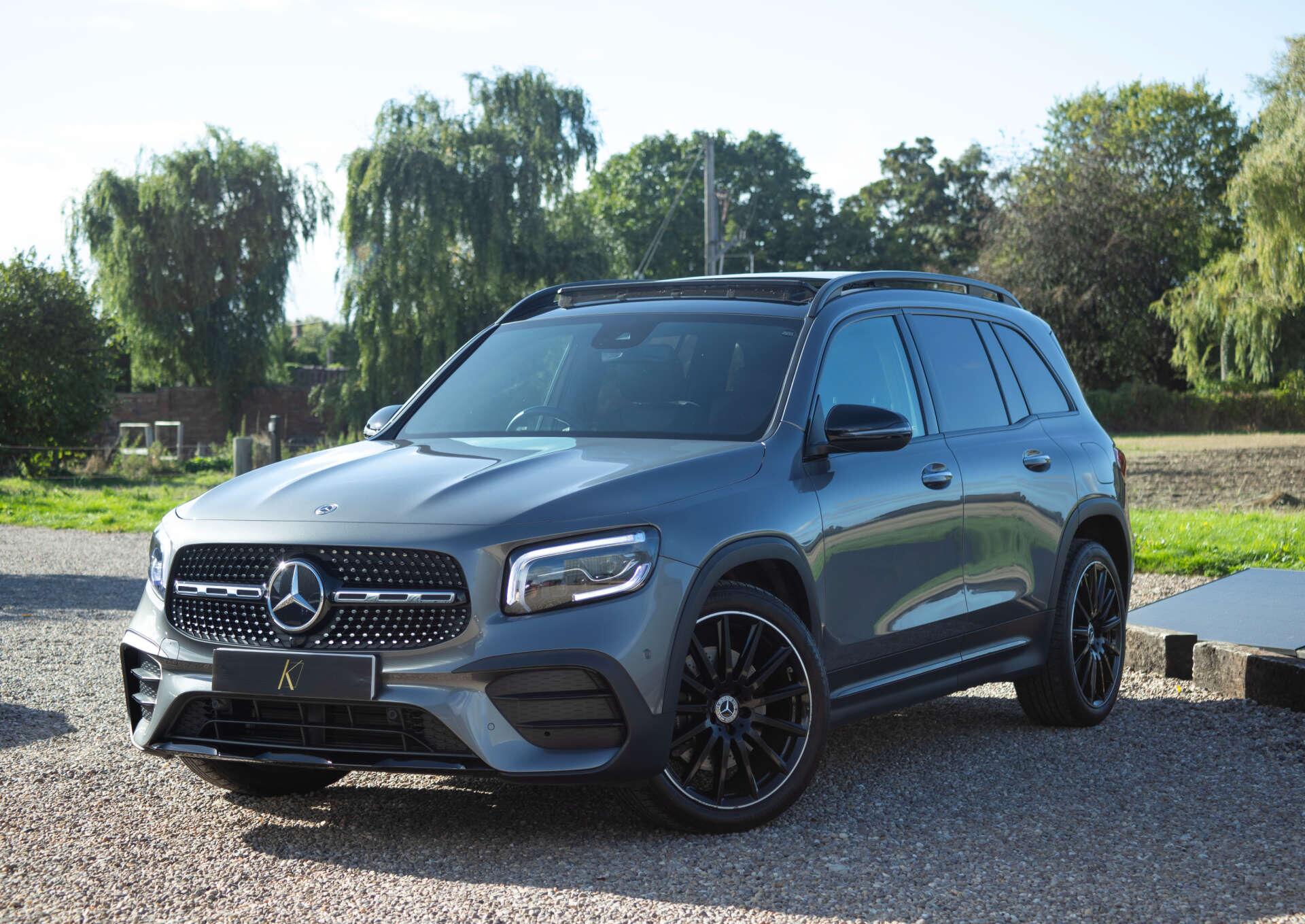 Mercedes-Benz GLB view 3
