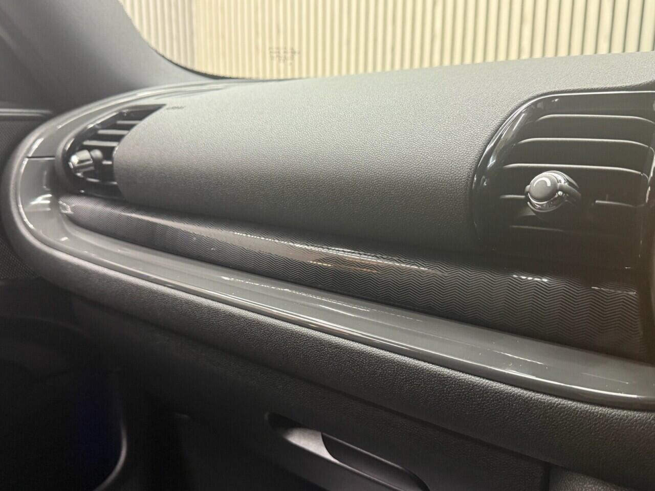 Mini Clubman view 23