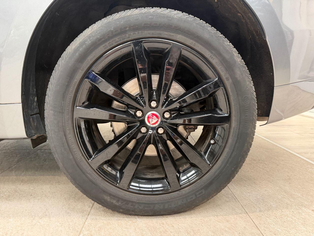 Jaguar F-Pace view 12