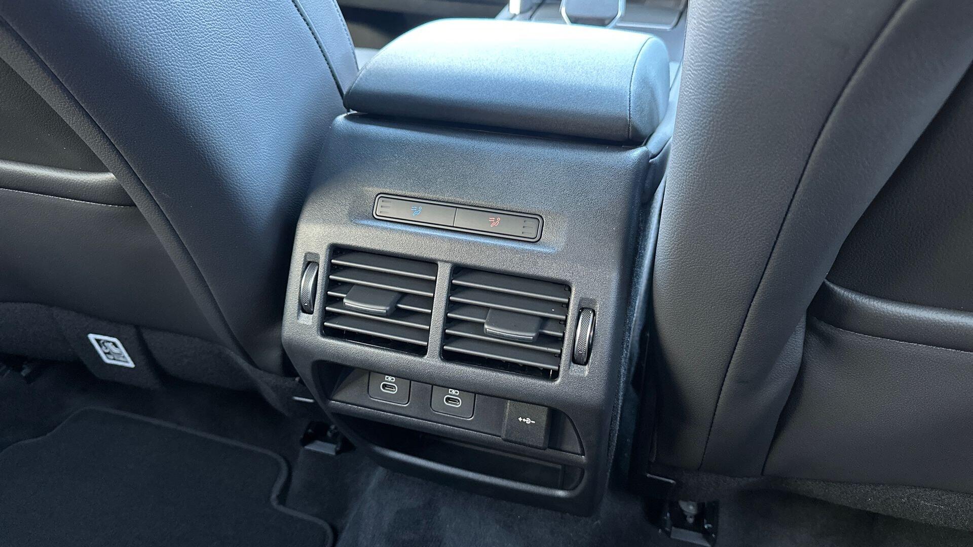 Land Rover Discovery Sport view 19