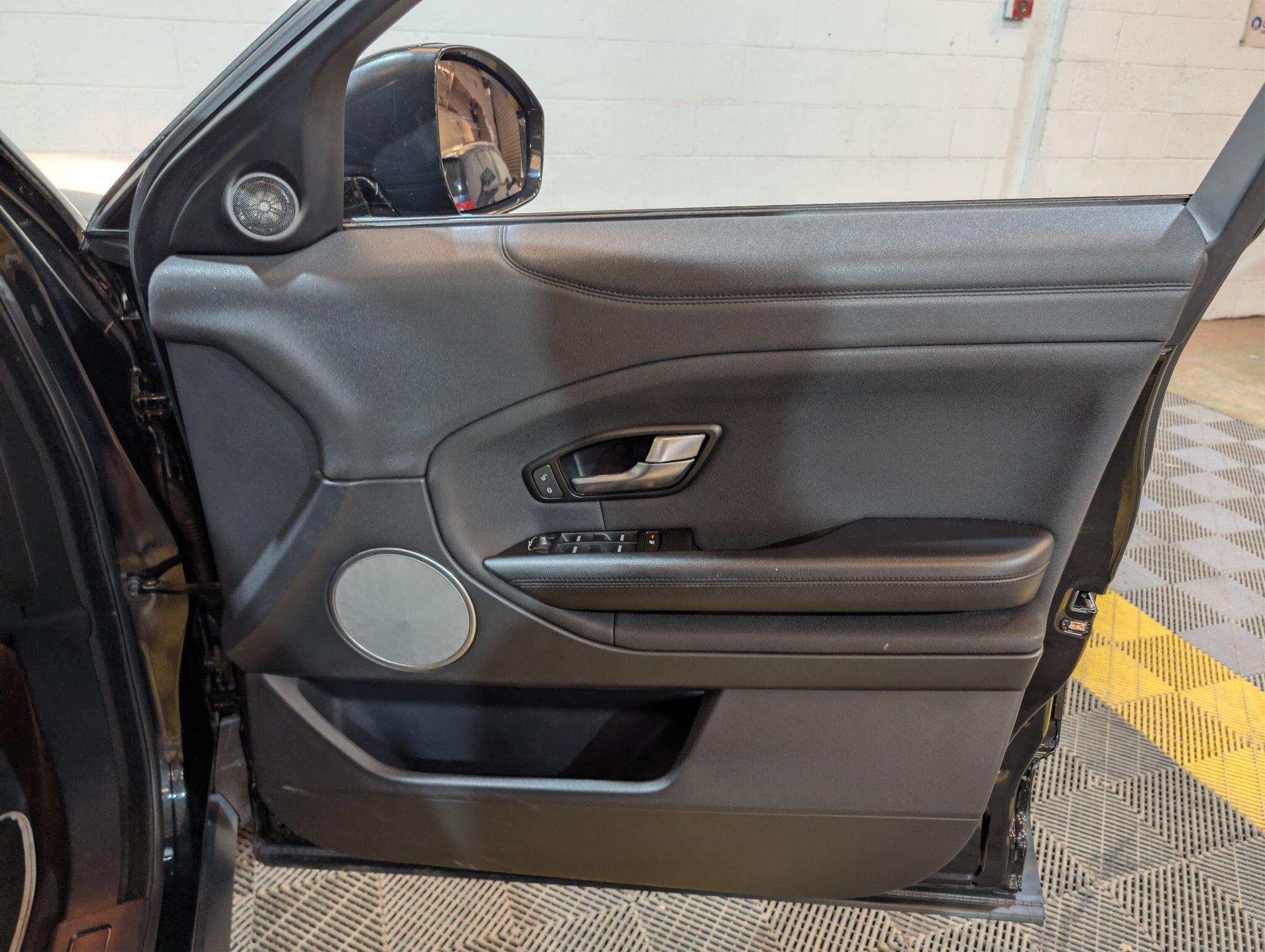 Land Rover Range Rover Evoque view 43