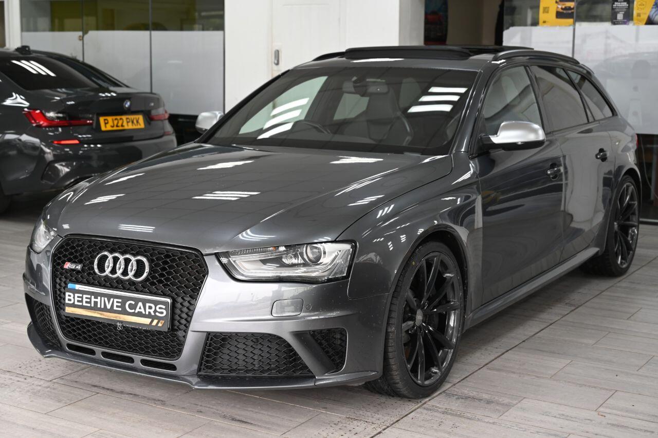 Audi RS4 Avant view 5