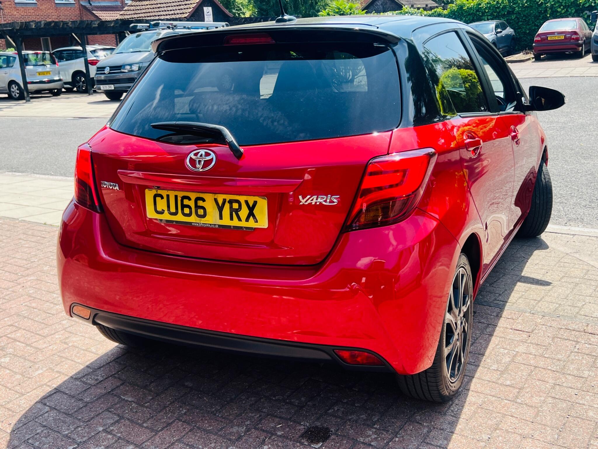 Toyota Yaris view 25