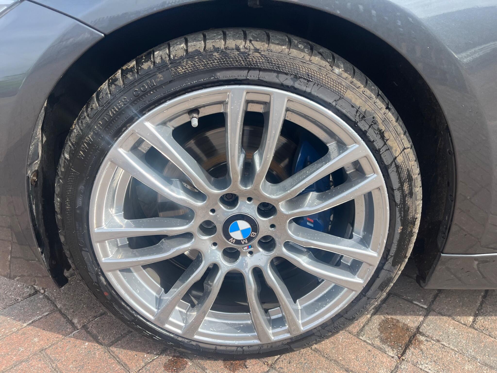BMW 3 Series view 23