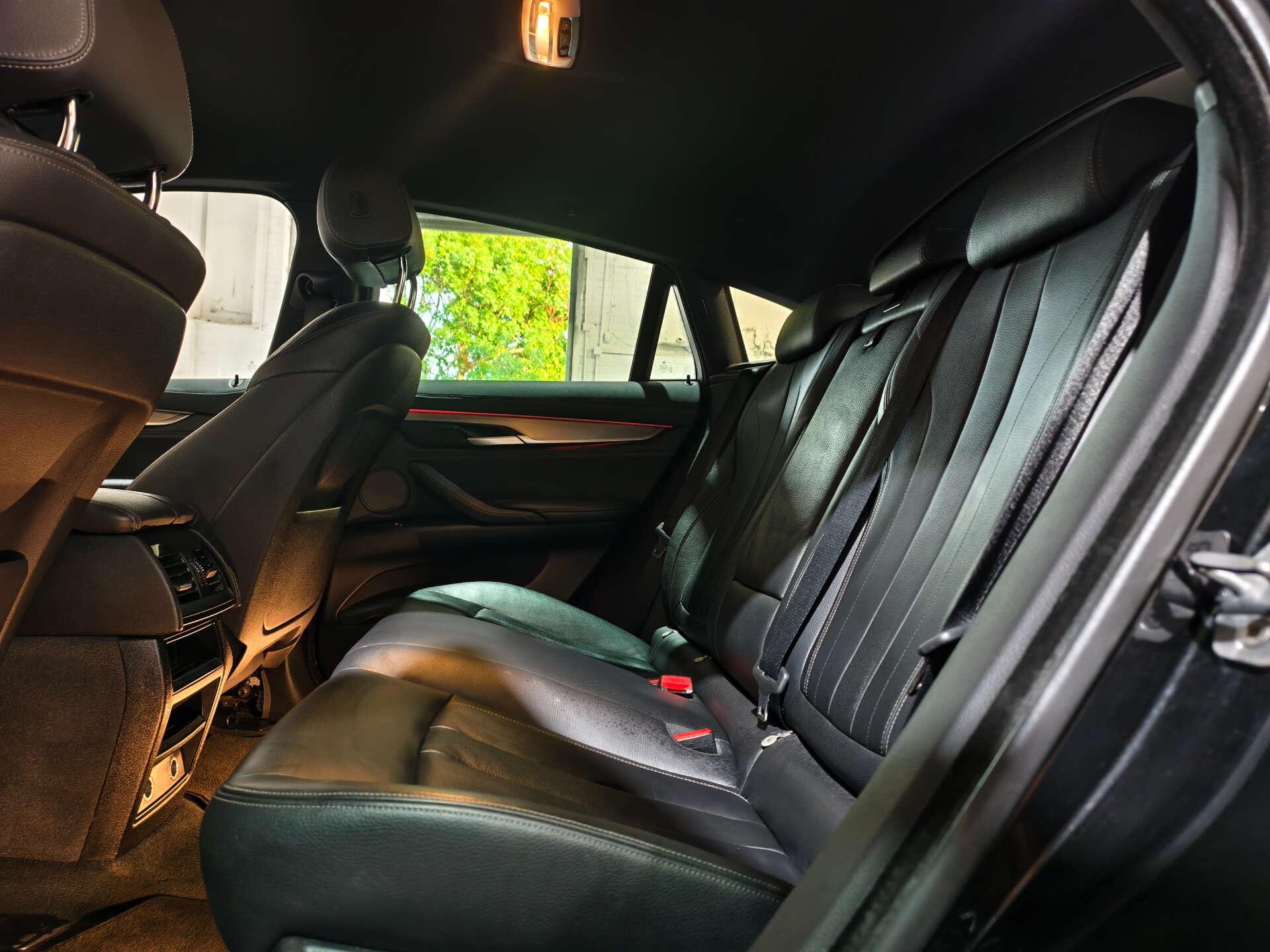 BMW X6 view 21