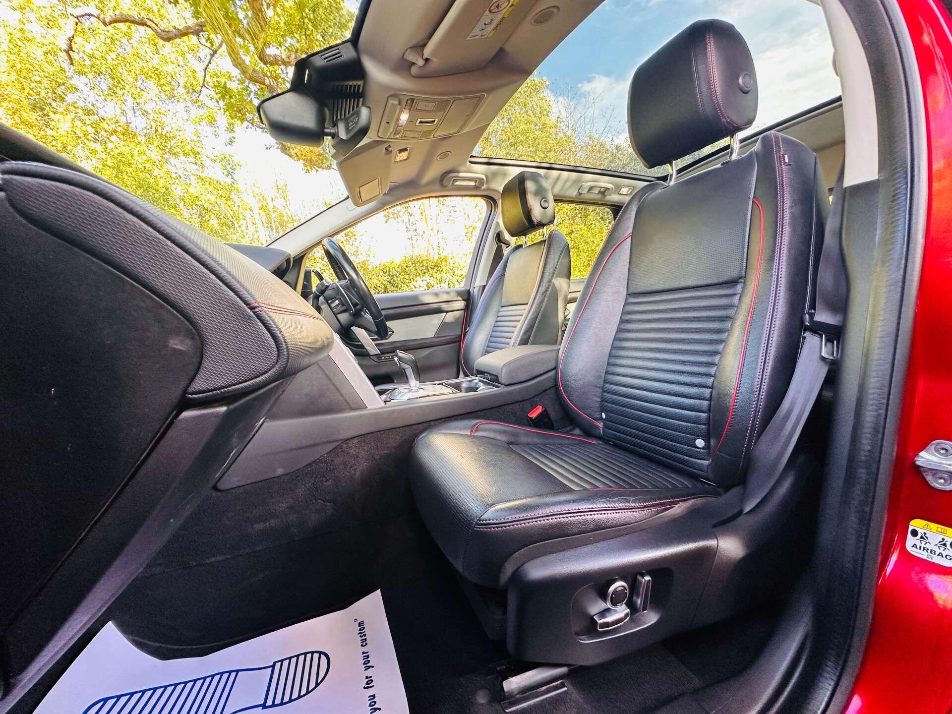 Land Rover Discovery Sport view 9